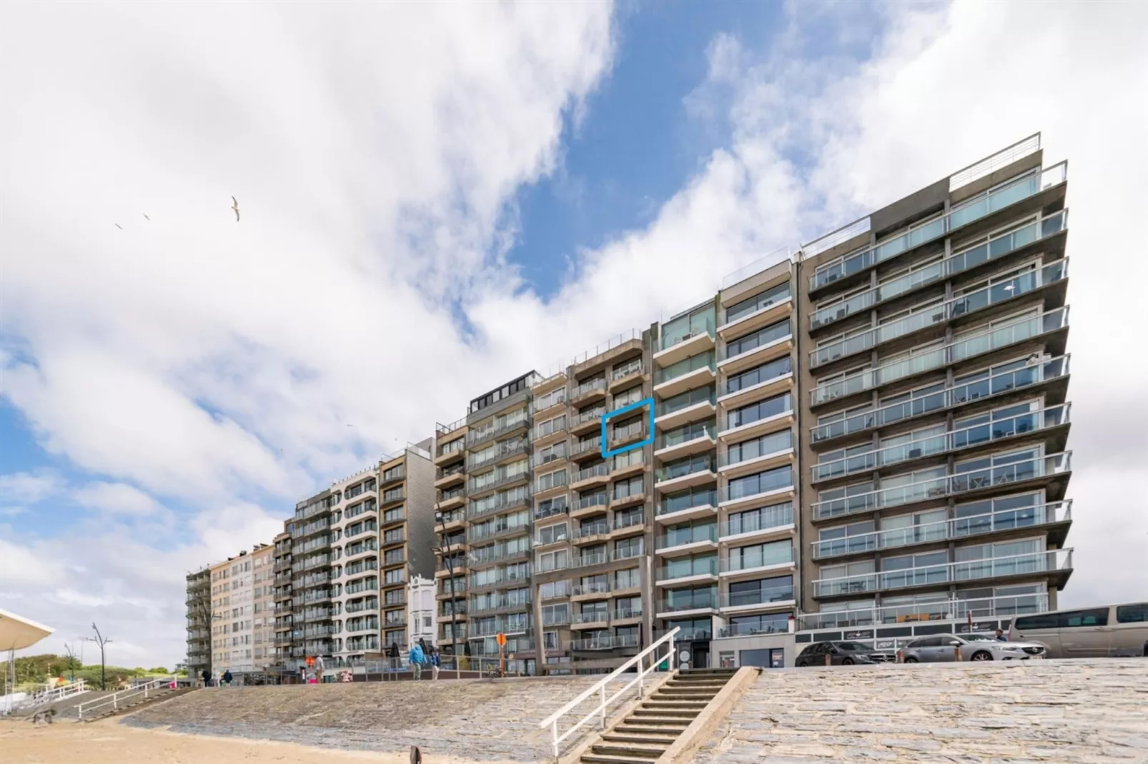 MISTRAL - 8B-Exterior summer