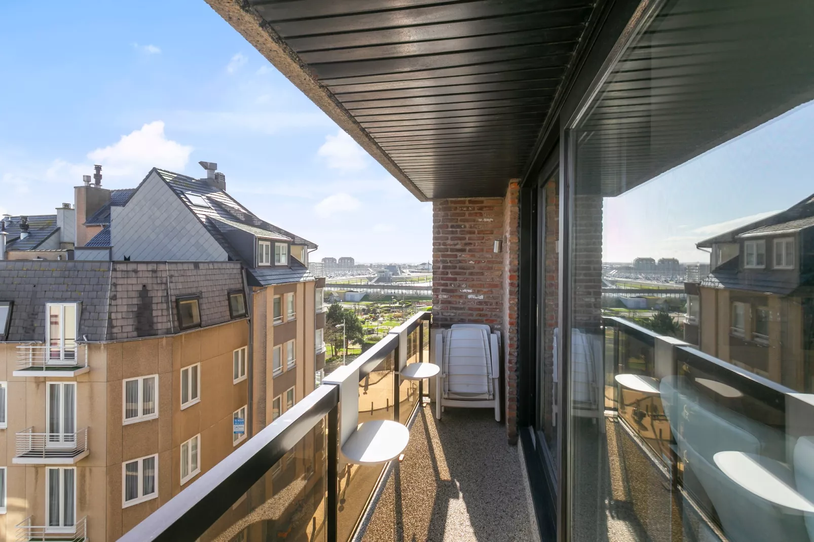 Apartment with 4 rooms and terrace-Terrace balcony
