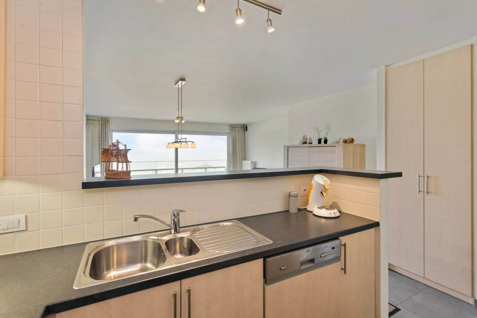 PAUL & VIRGINIE - 22-Kitchen