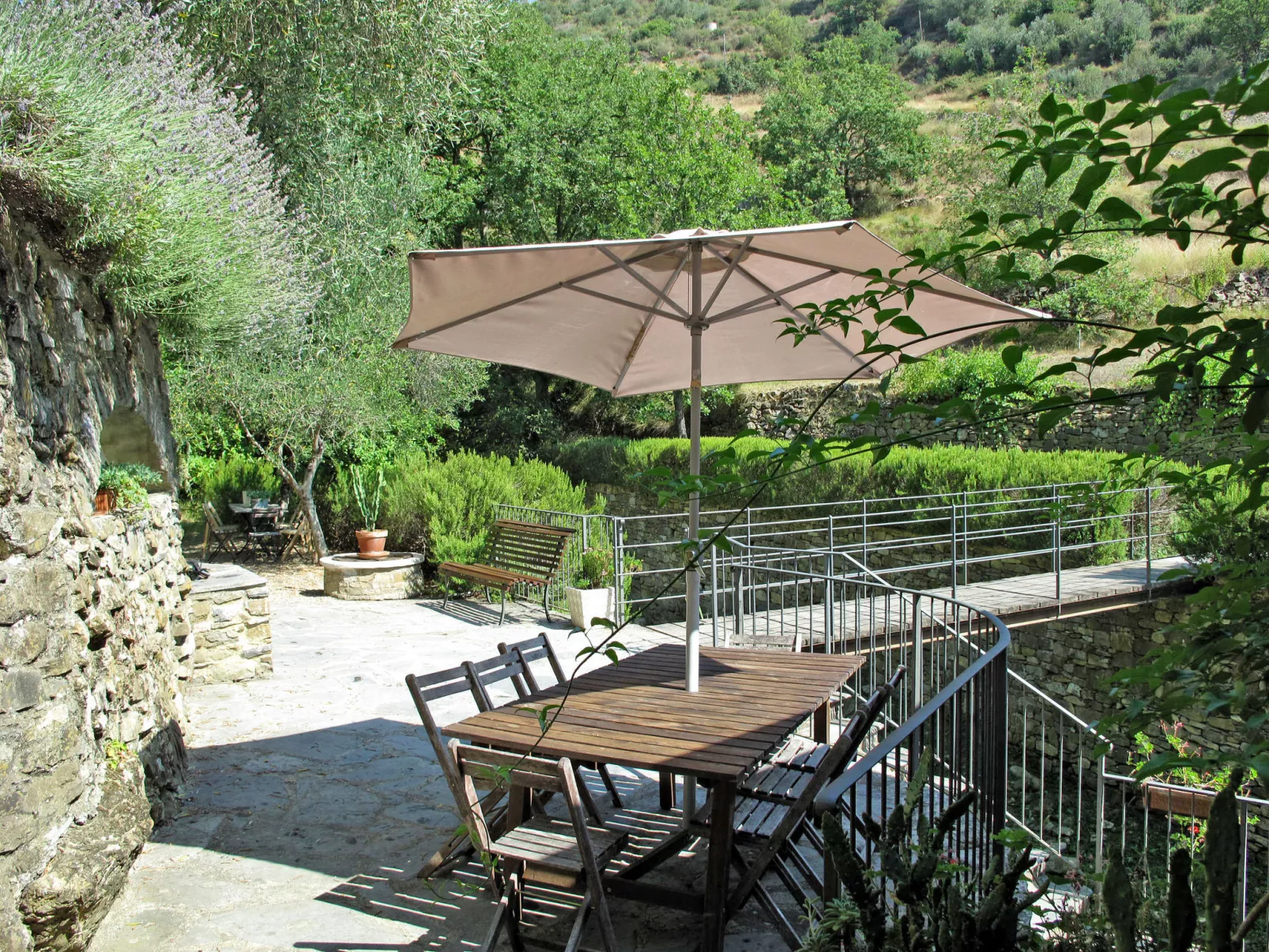 Muin du Pie (SLR120)-Outside