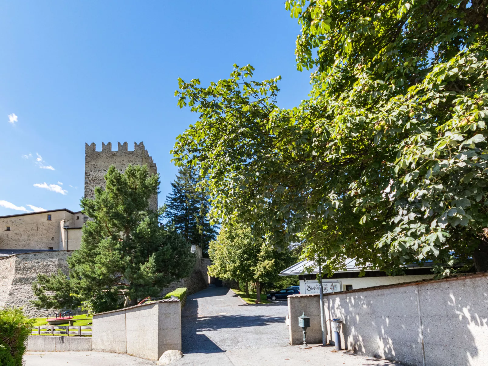 Burg Biedenegg, Schrofenstein-Outside