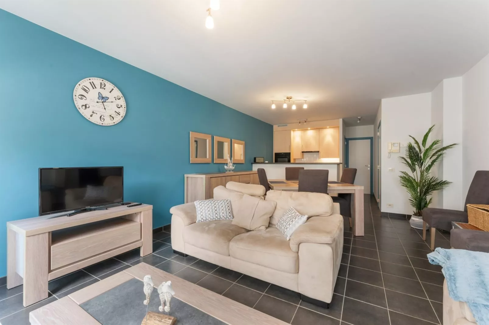 ROYAL PHARE - 6E-Living room