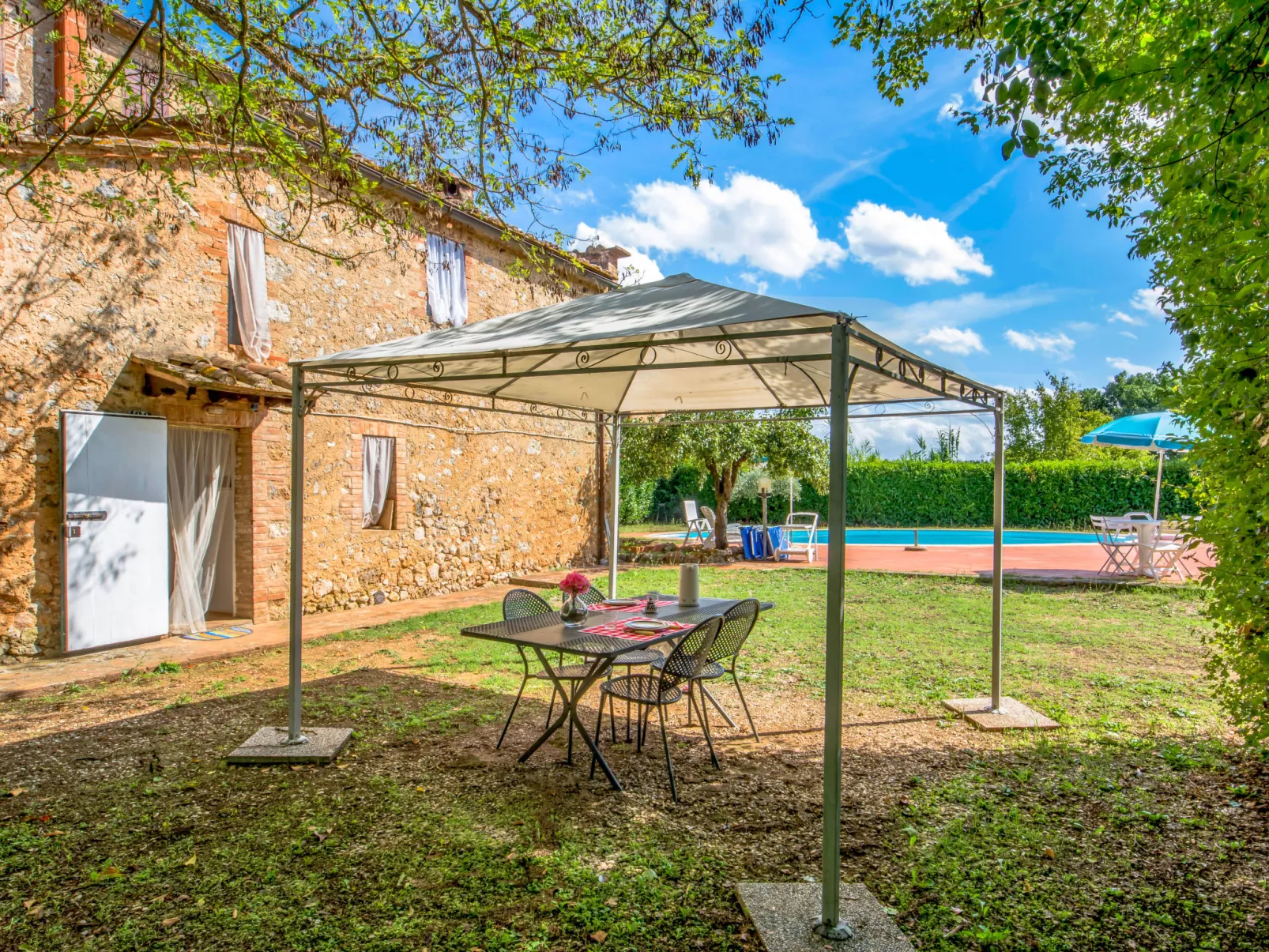 Il Valacchio-Outside