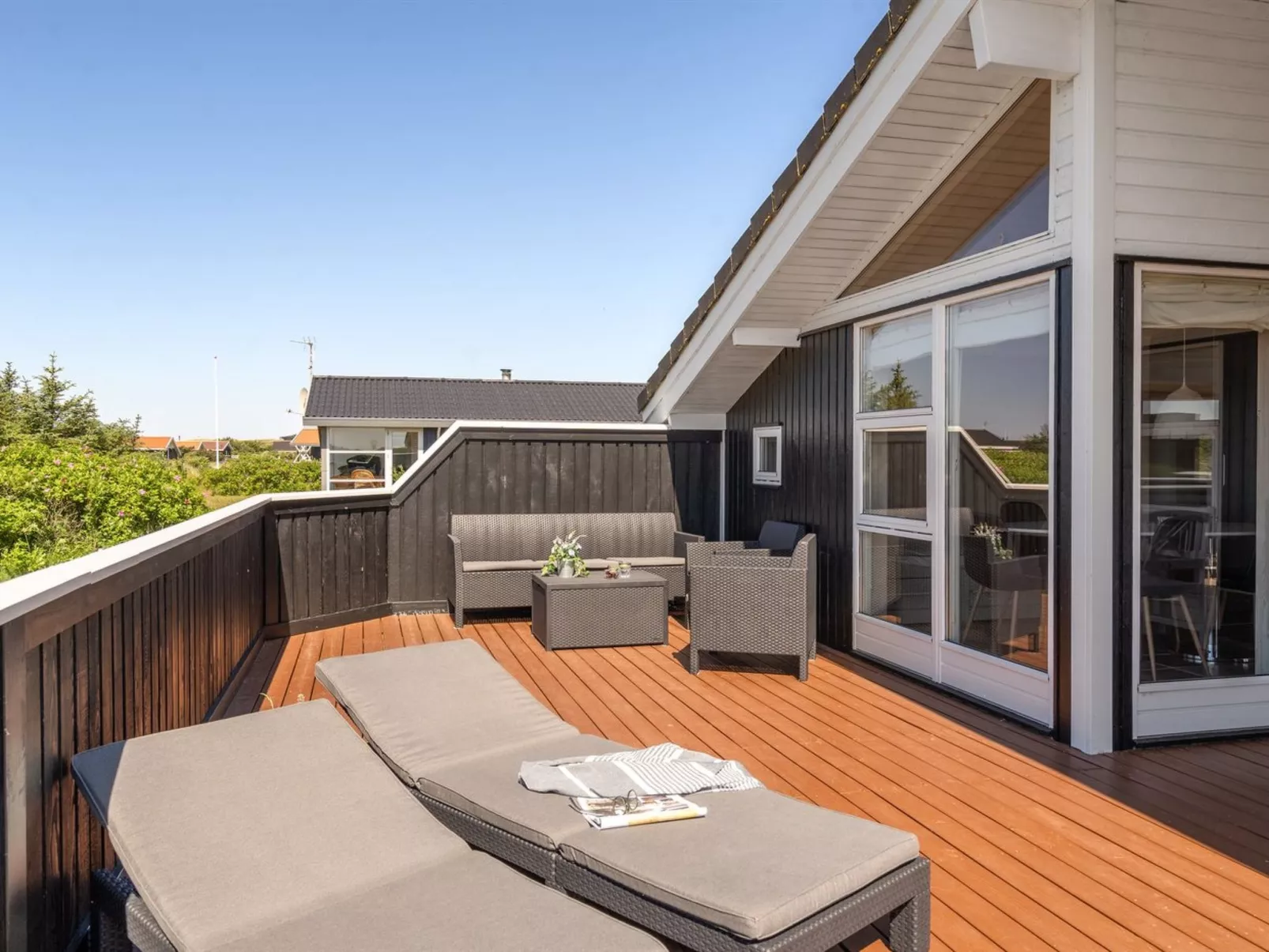 "Floriana" - 650m from the sea-Draußen
