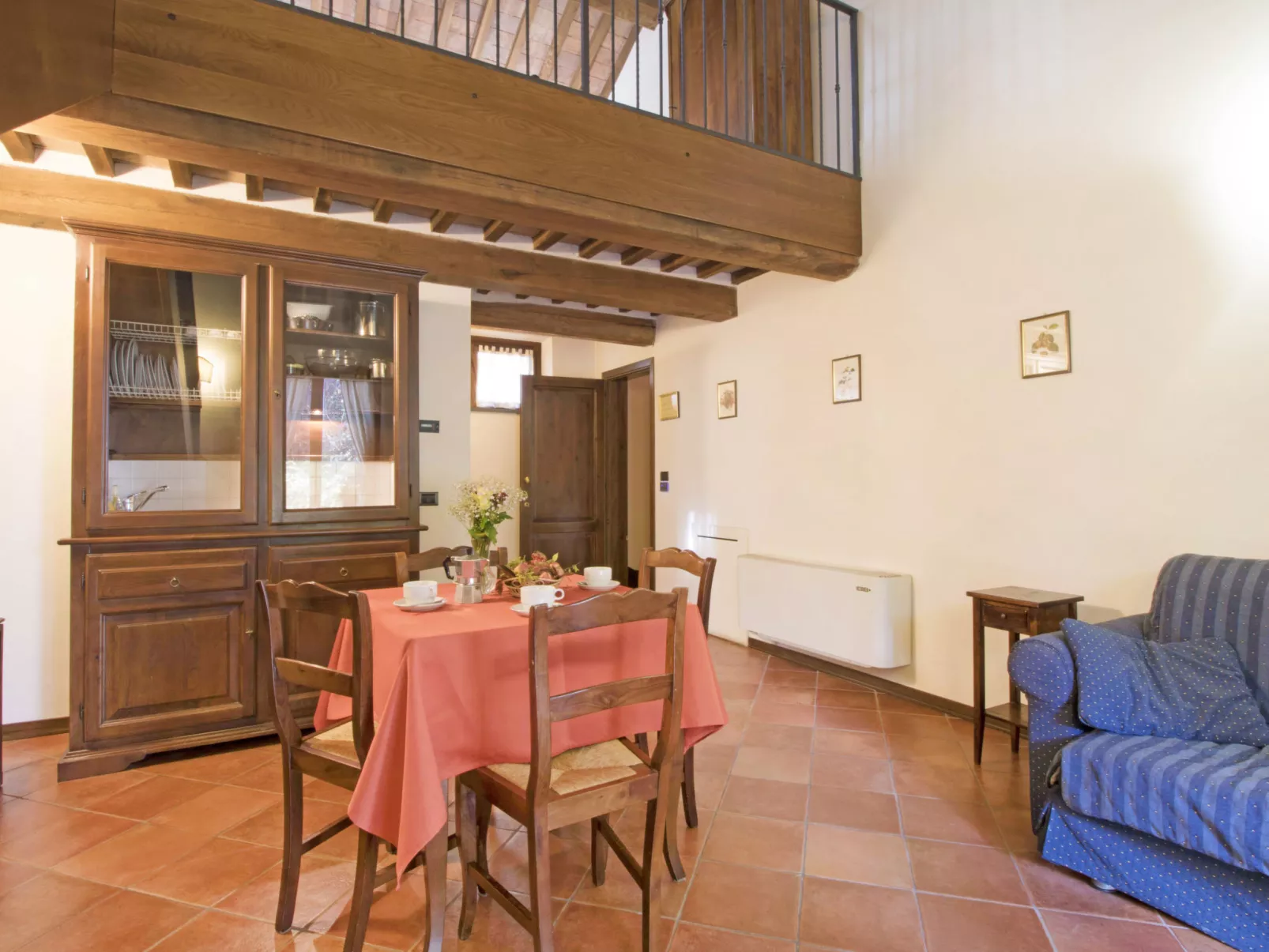 Montecorneo-Inside