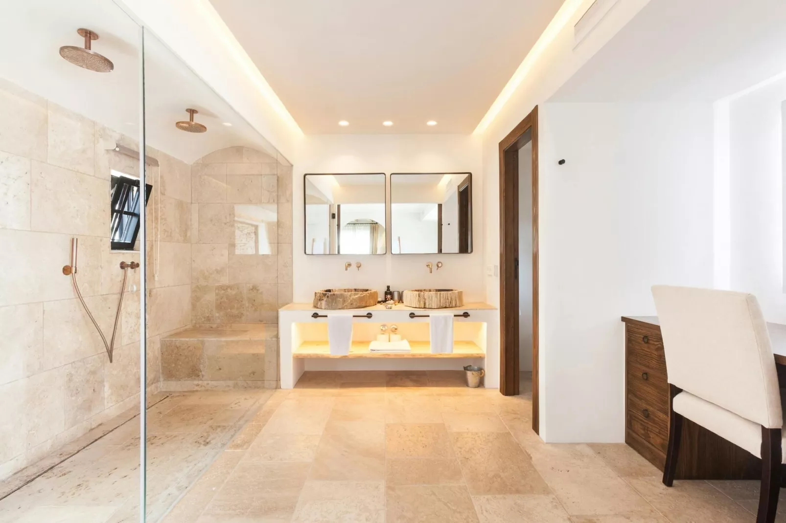 Can Gerbera-Bathroom