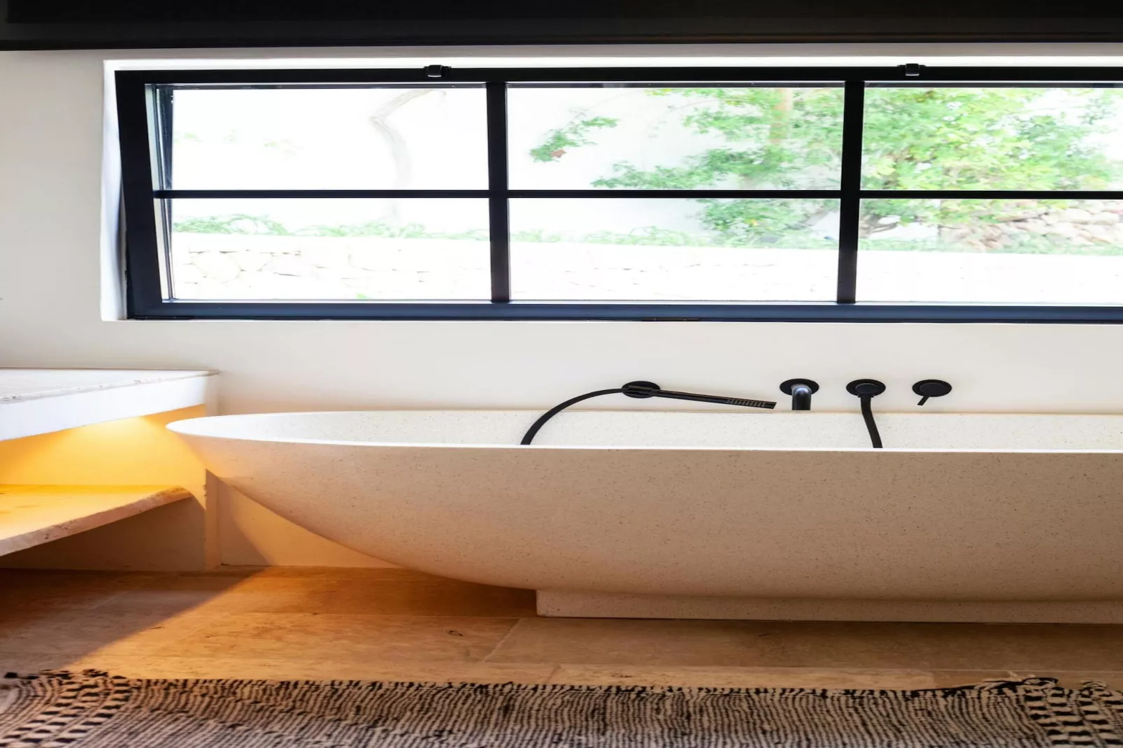 Can Gerbera-Bathroom