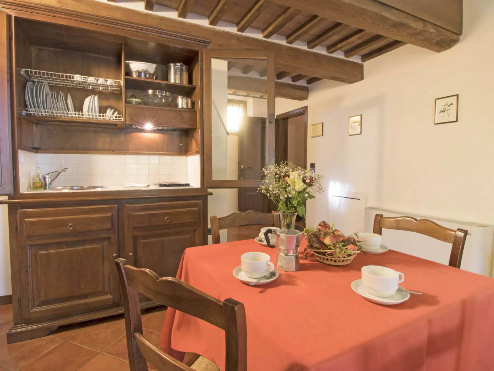 Montecorneo-Inside