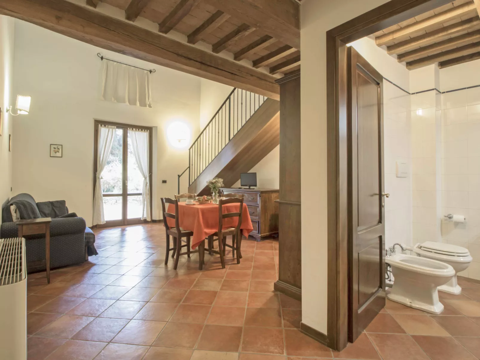 Montecorneo-Inside