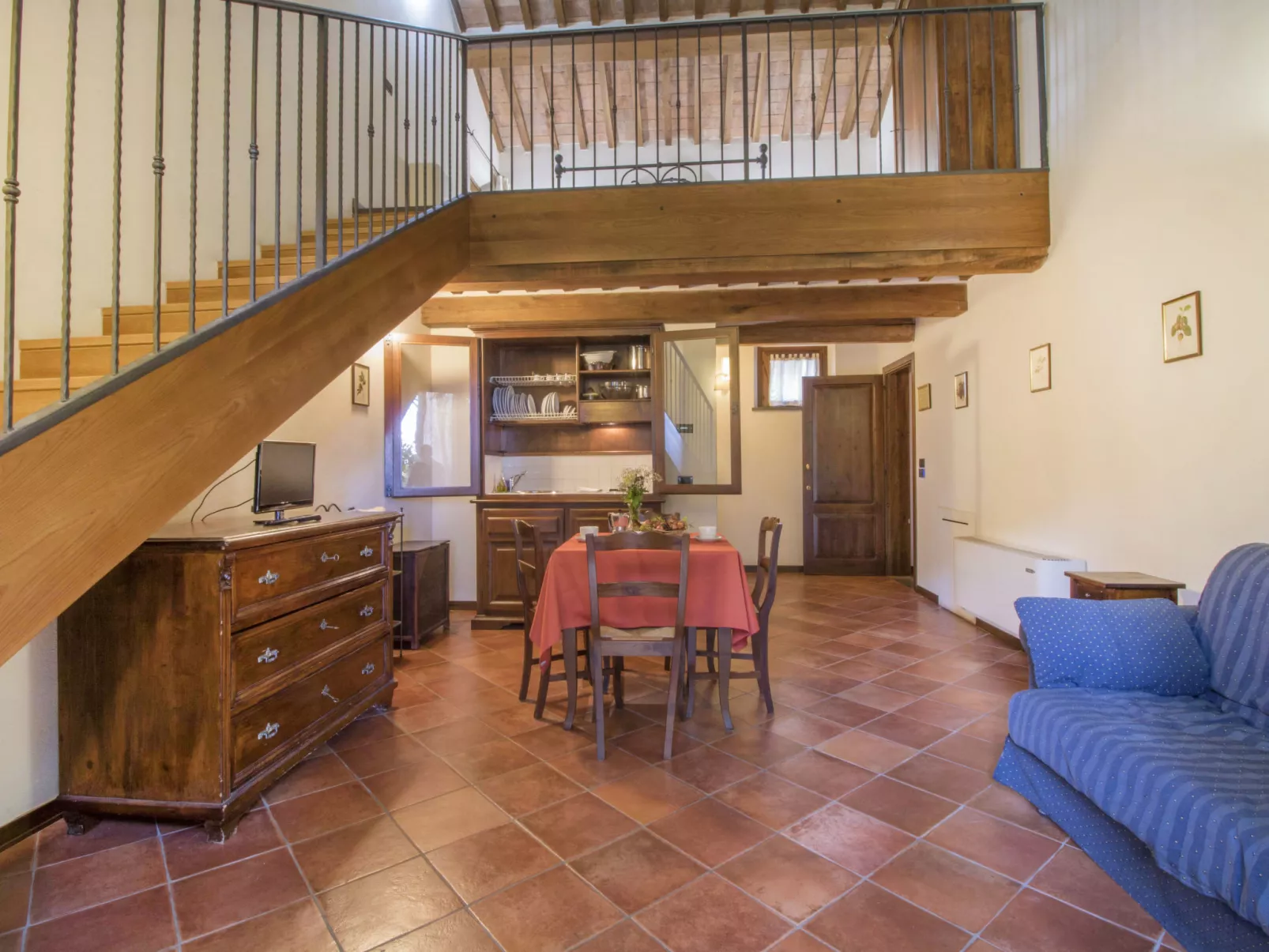 Montecorneo-Inside