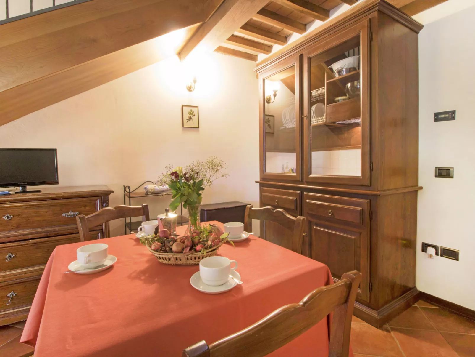 Montecorneo-Inside