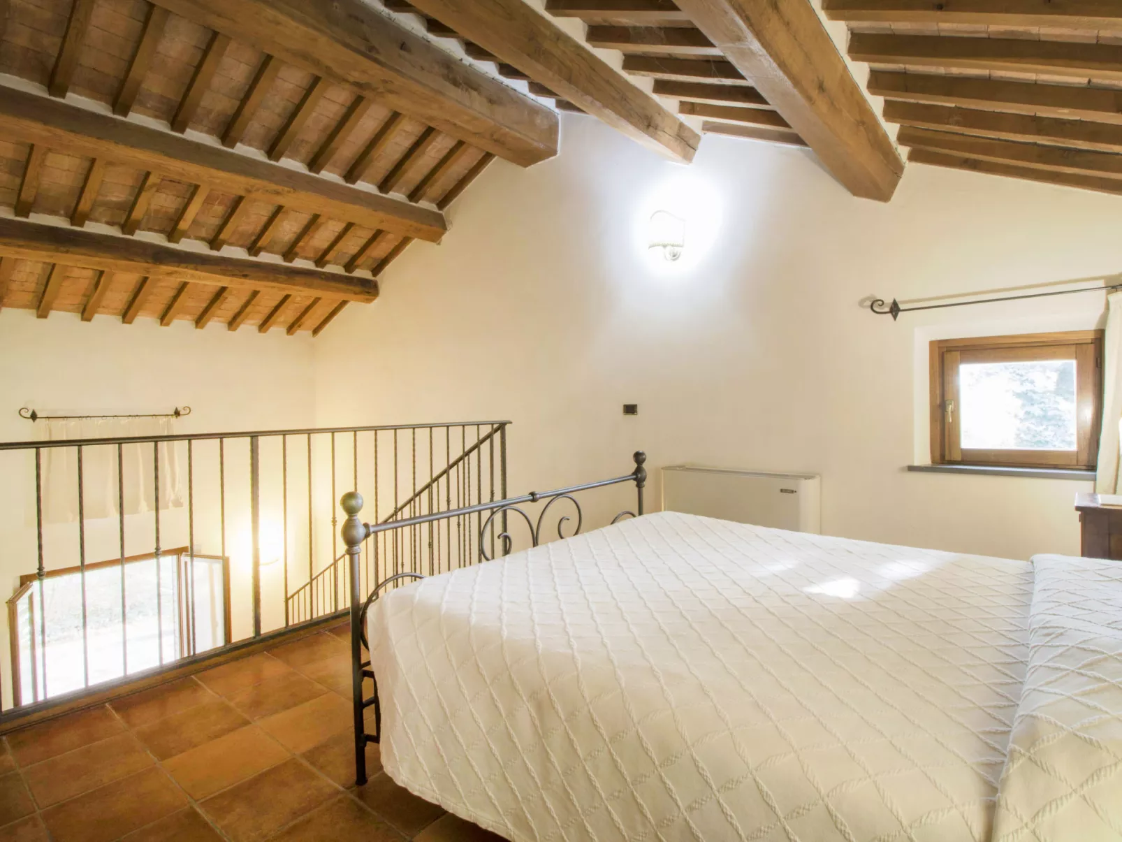Montecorneo-Inside