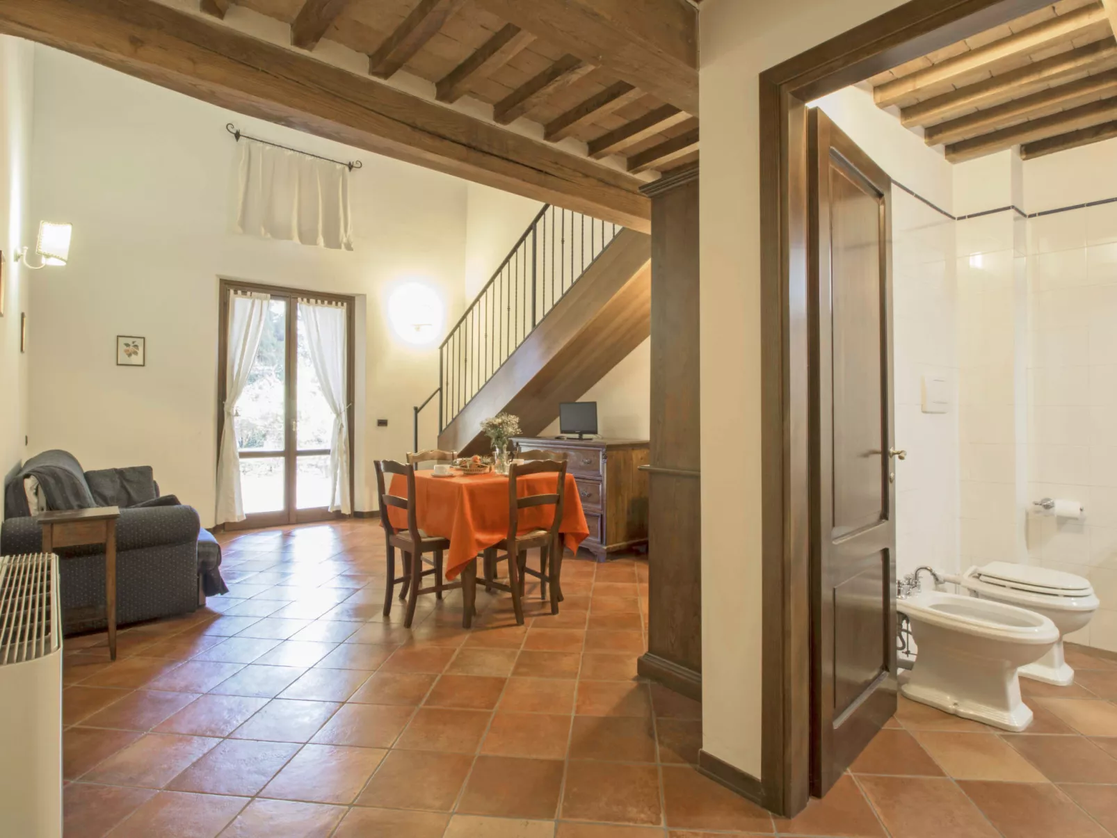 Montecorneo-Inside