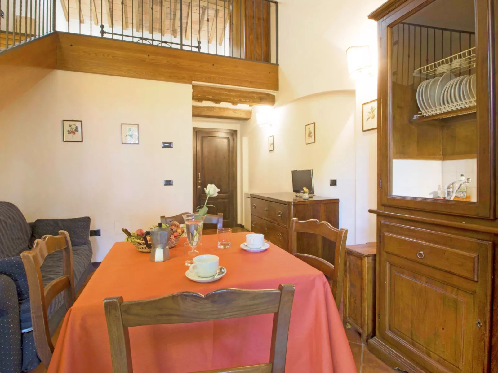 Montecorneo-Inside