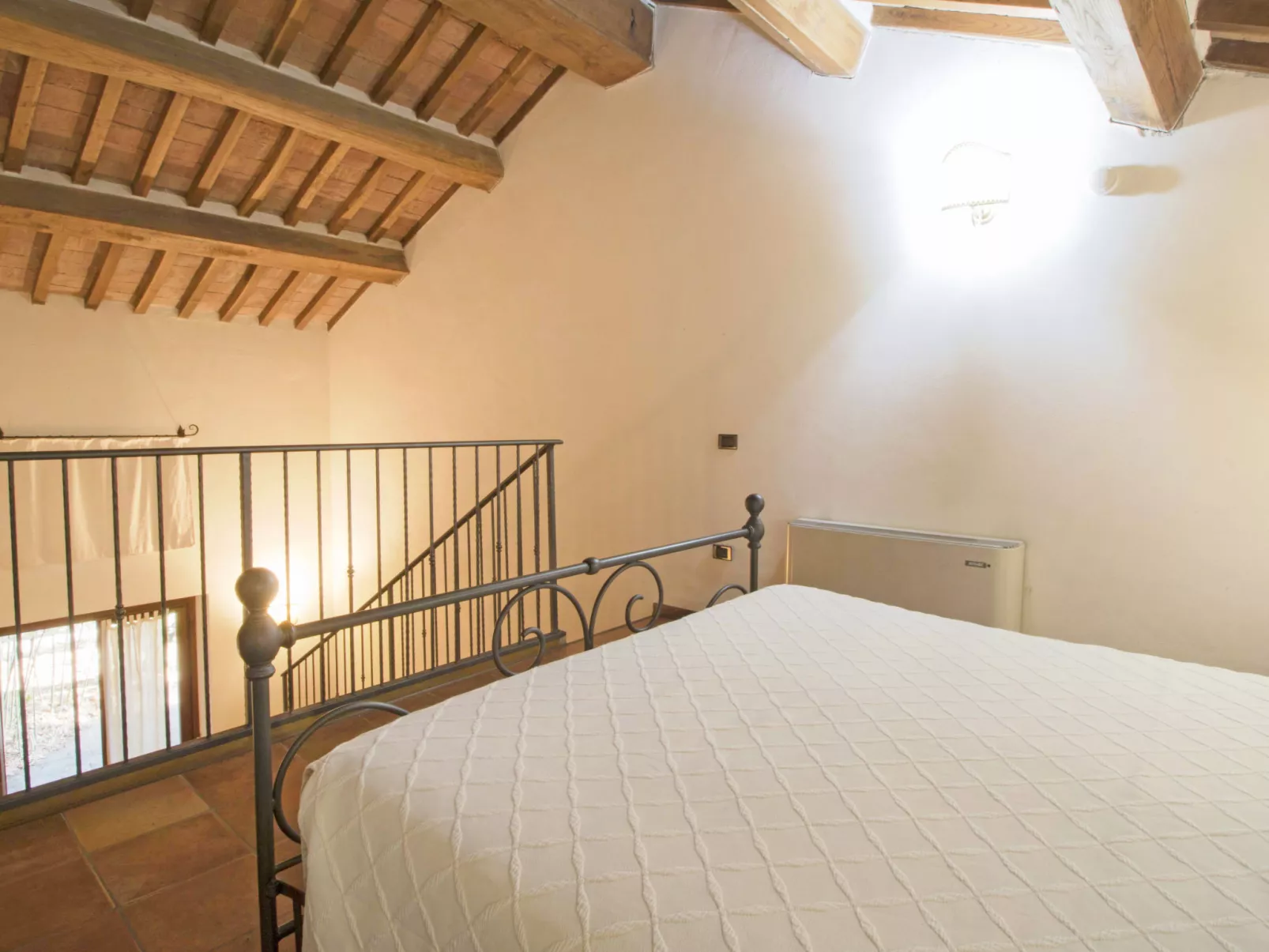 Montecorneo-Inside