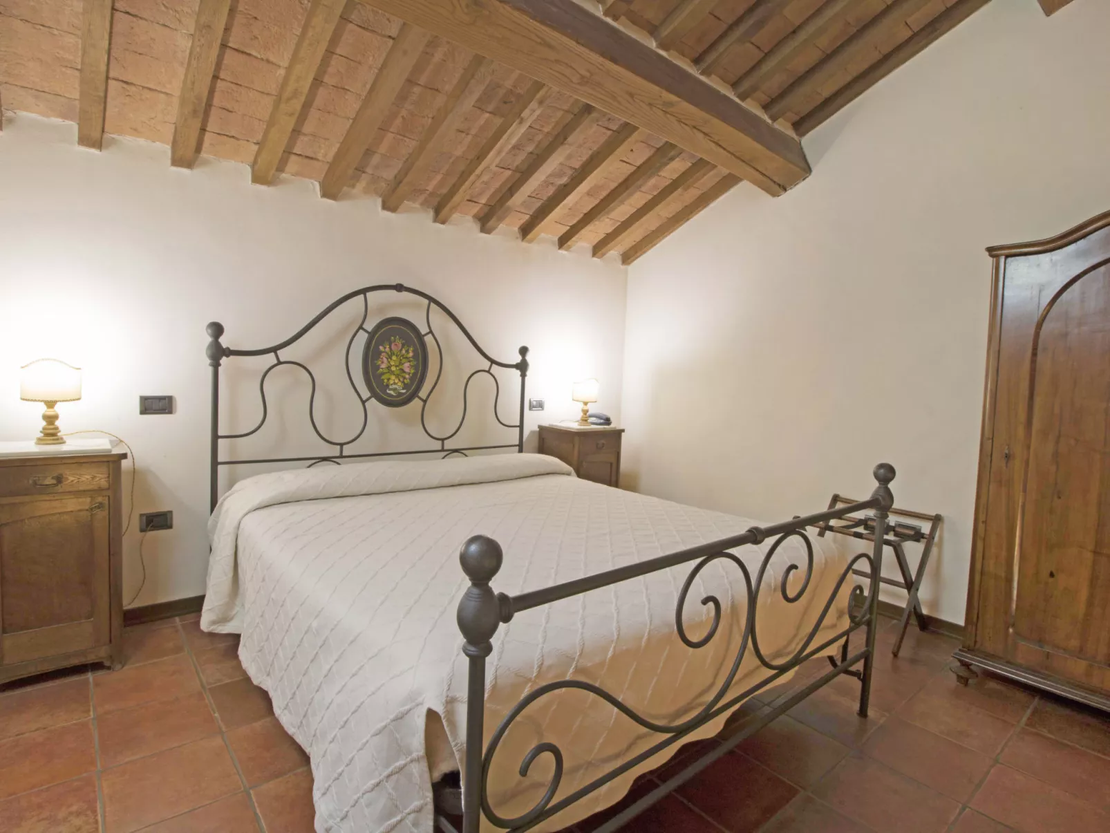 Montecorneo-Inside