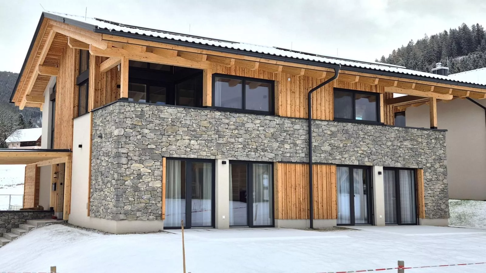 Almchalet Alpenglück-Exterior winter