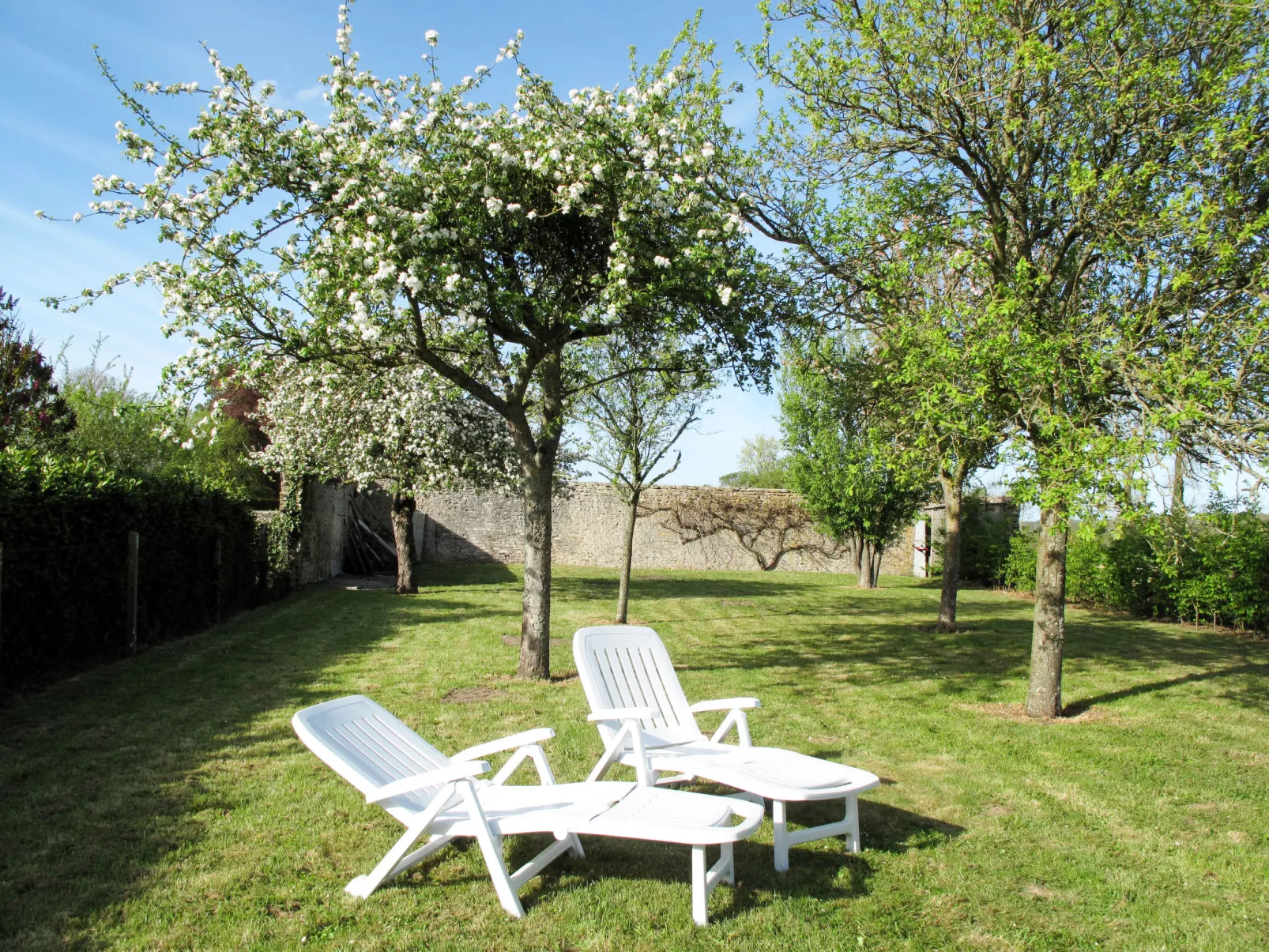 Le Repos-Outside