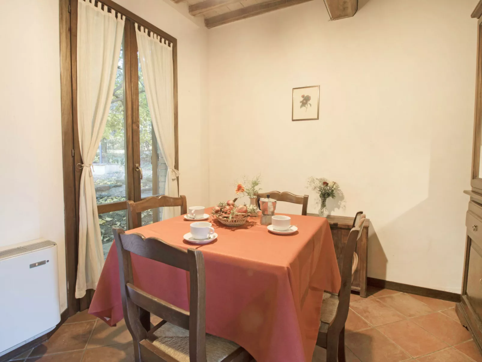 Montecorneo-Inside