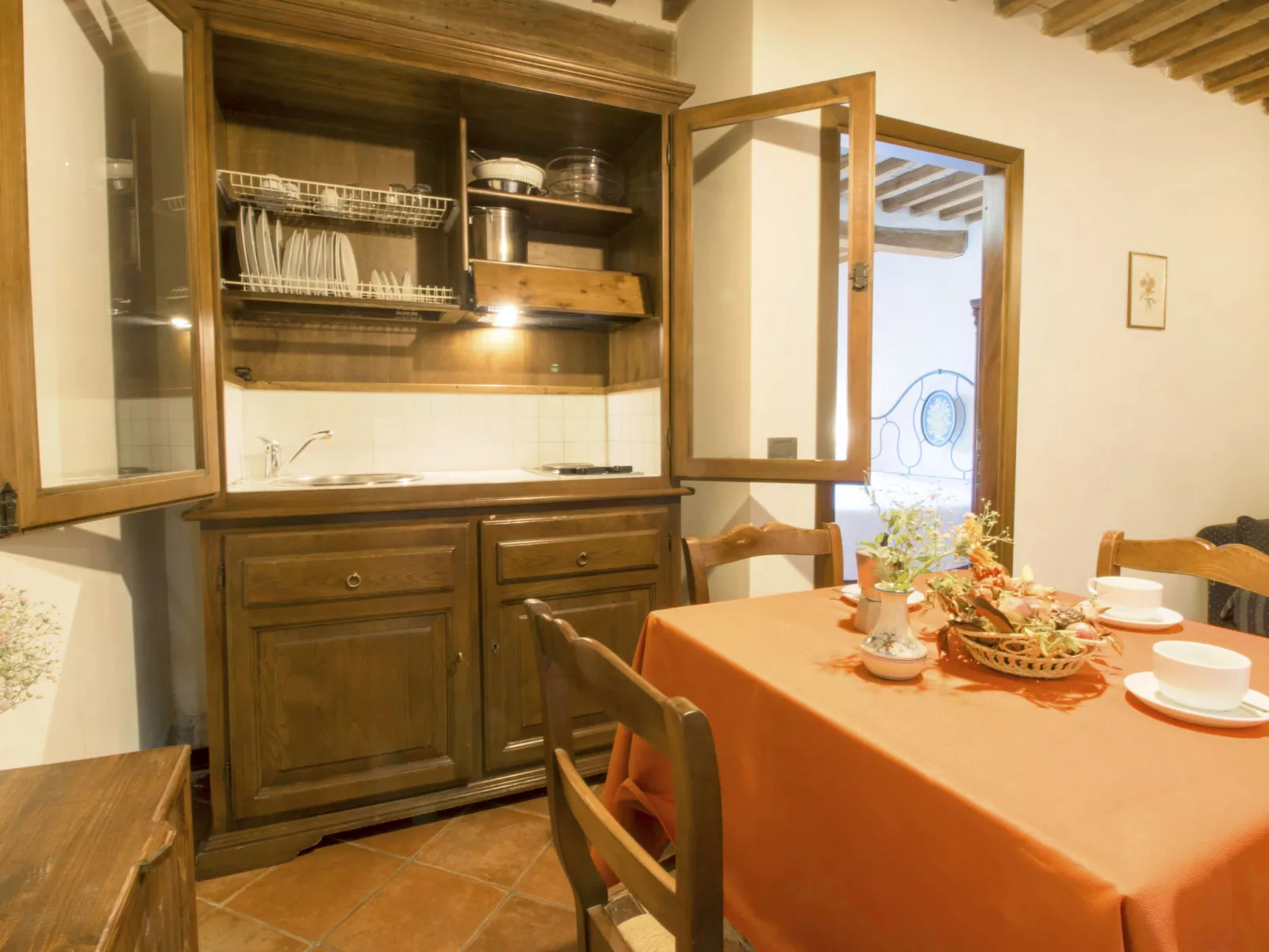 Montecorneo-Inside
