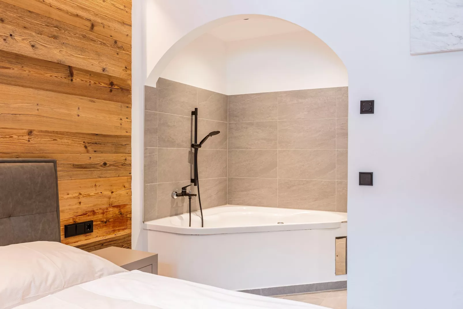 Saalbach Suite 2-Bathroom