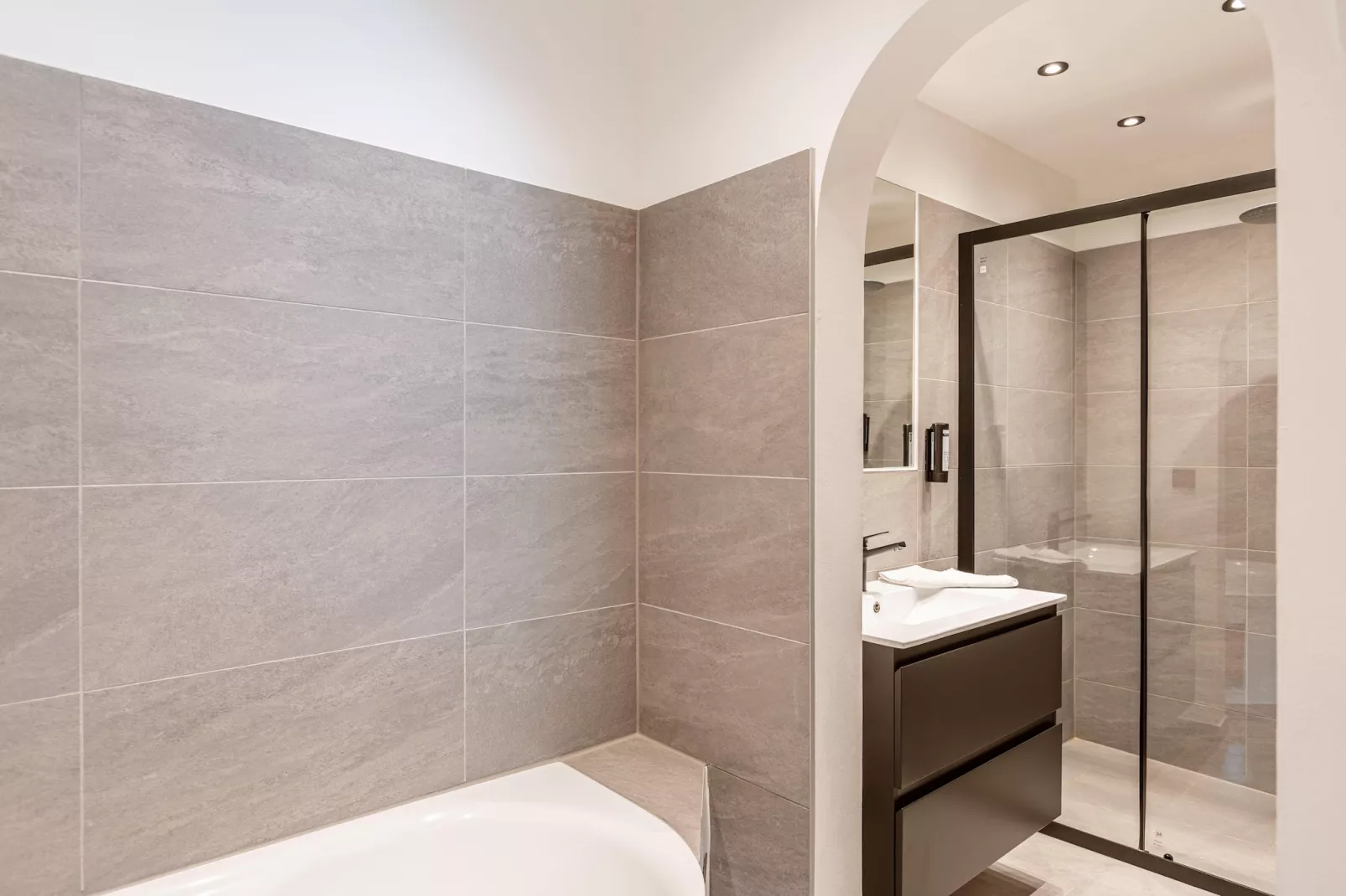 Saalbach Suite 2-Bathroom