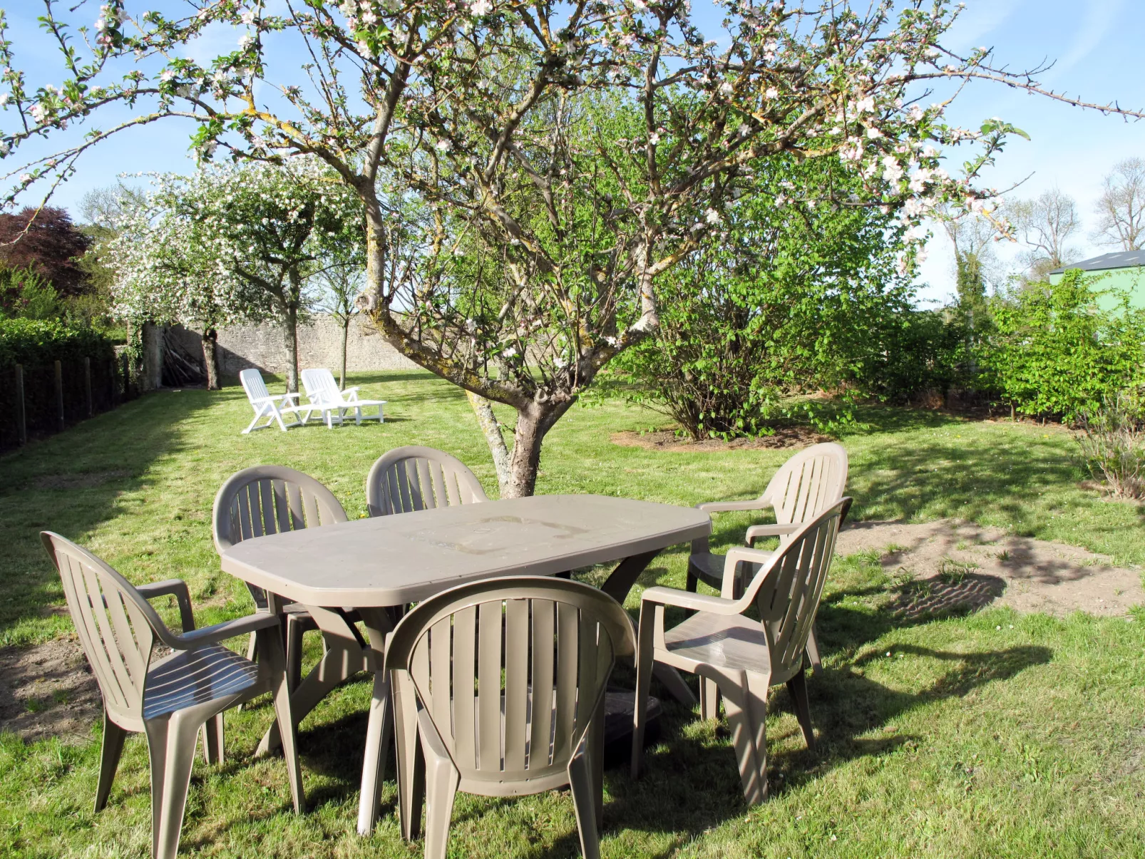 Le Repos-Outside