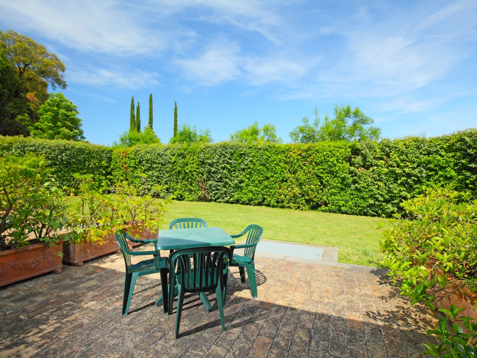 Montecorneo-Outside