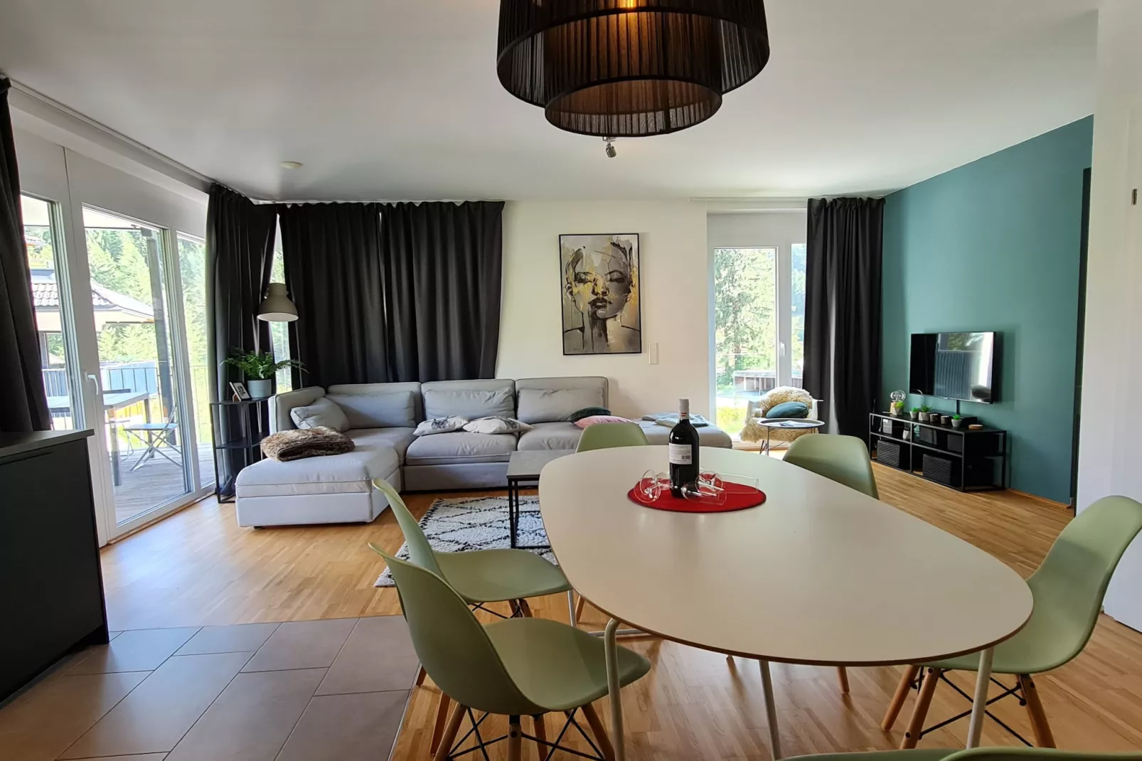 Mountain View-Living room