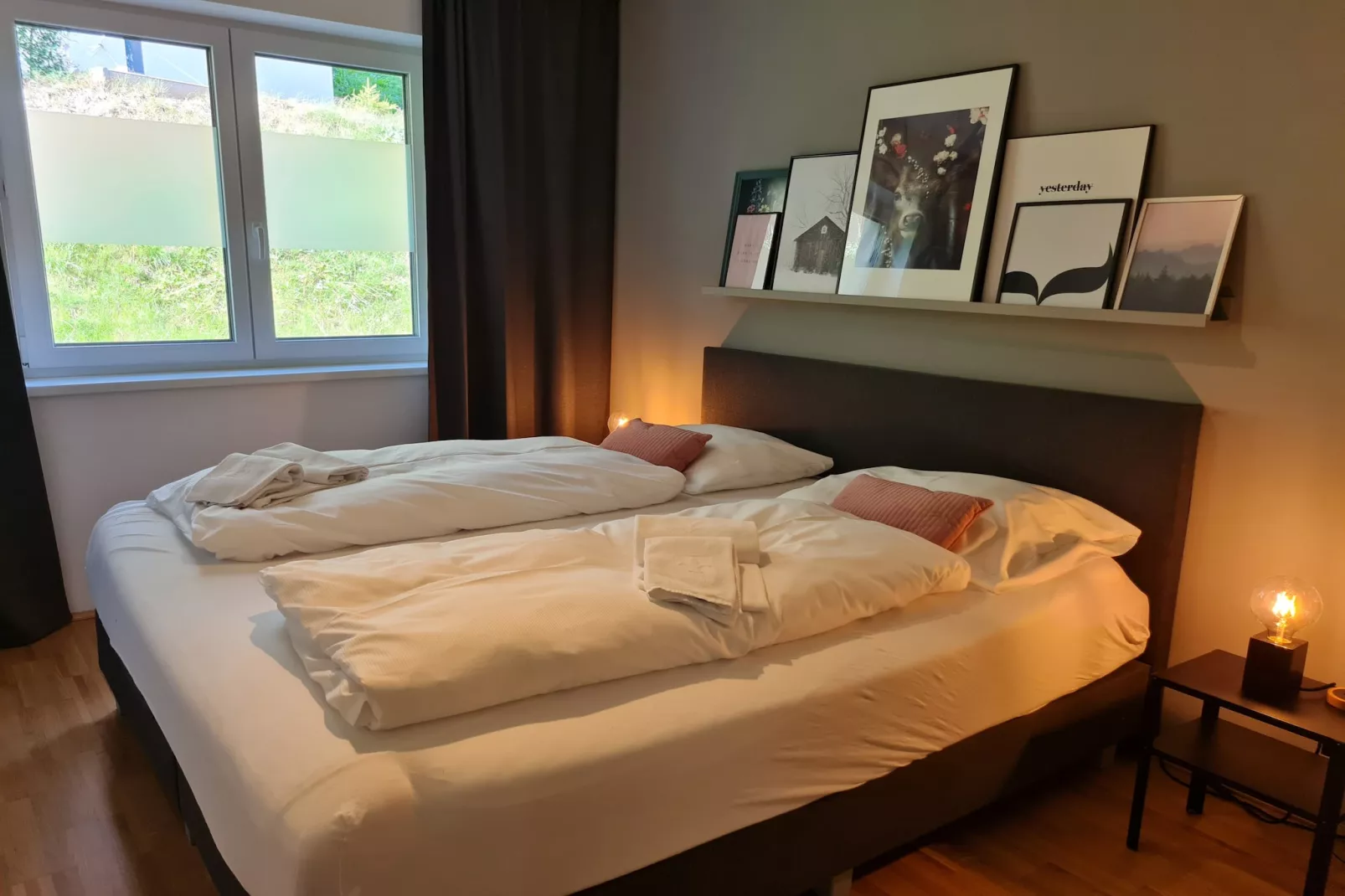 Mountain View-Bedroom