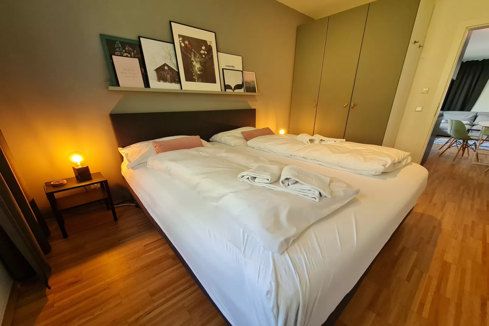 Mountain View-Bedroom