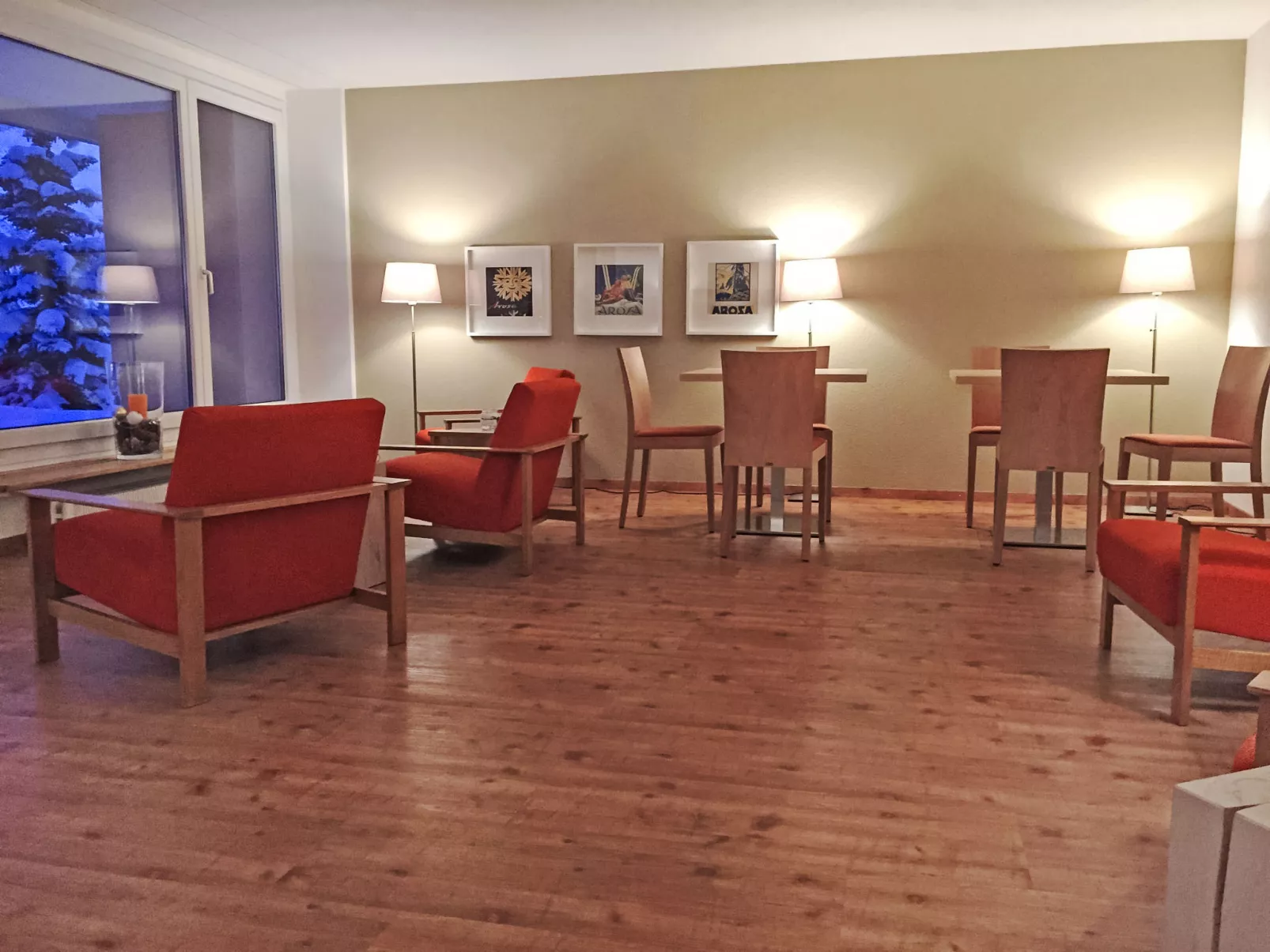 Promenade (Utoring)-Inside