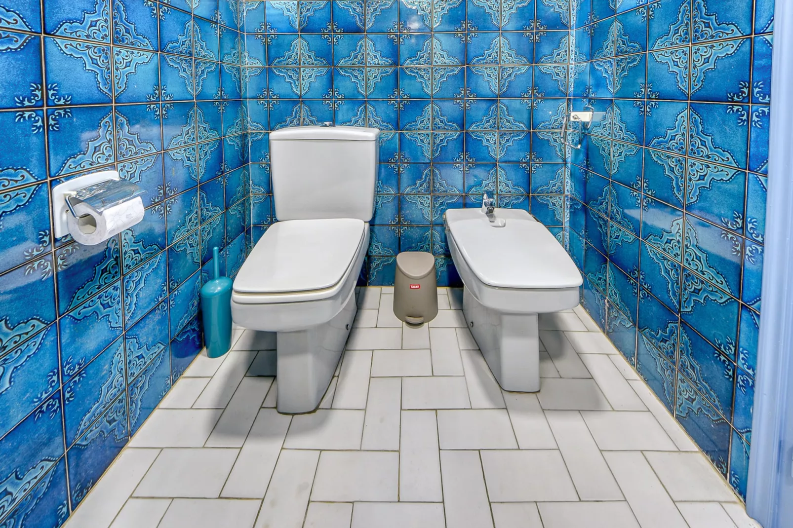 LA PUNTA 3 1 Roses-Bathroom