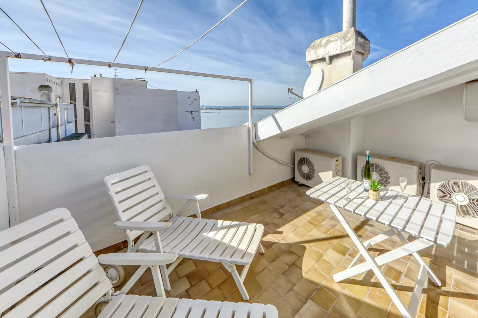 LA PUNTA 3 1 Roses-Terrace balcony