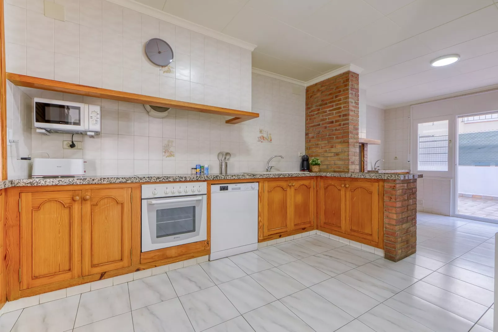 CASA COLOM Roses-Kitchen