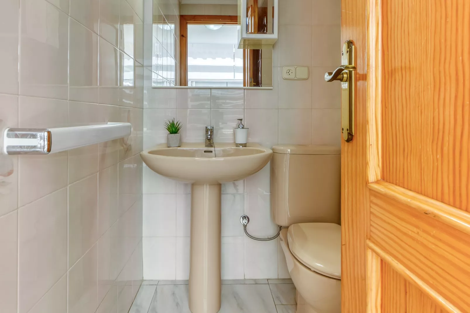 CASA COLOM Roses-Bathroom