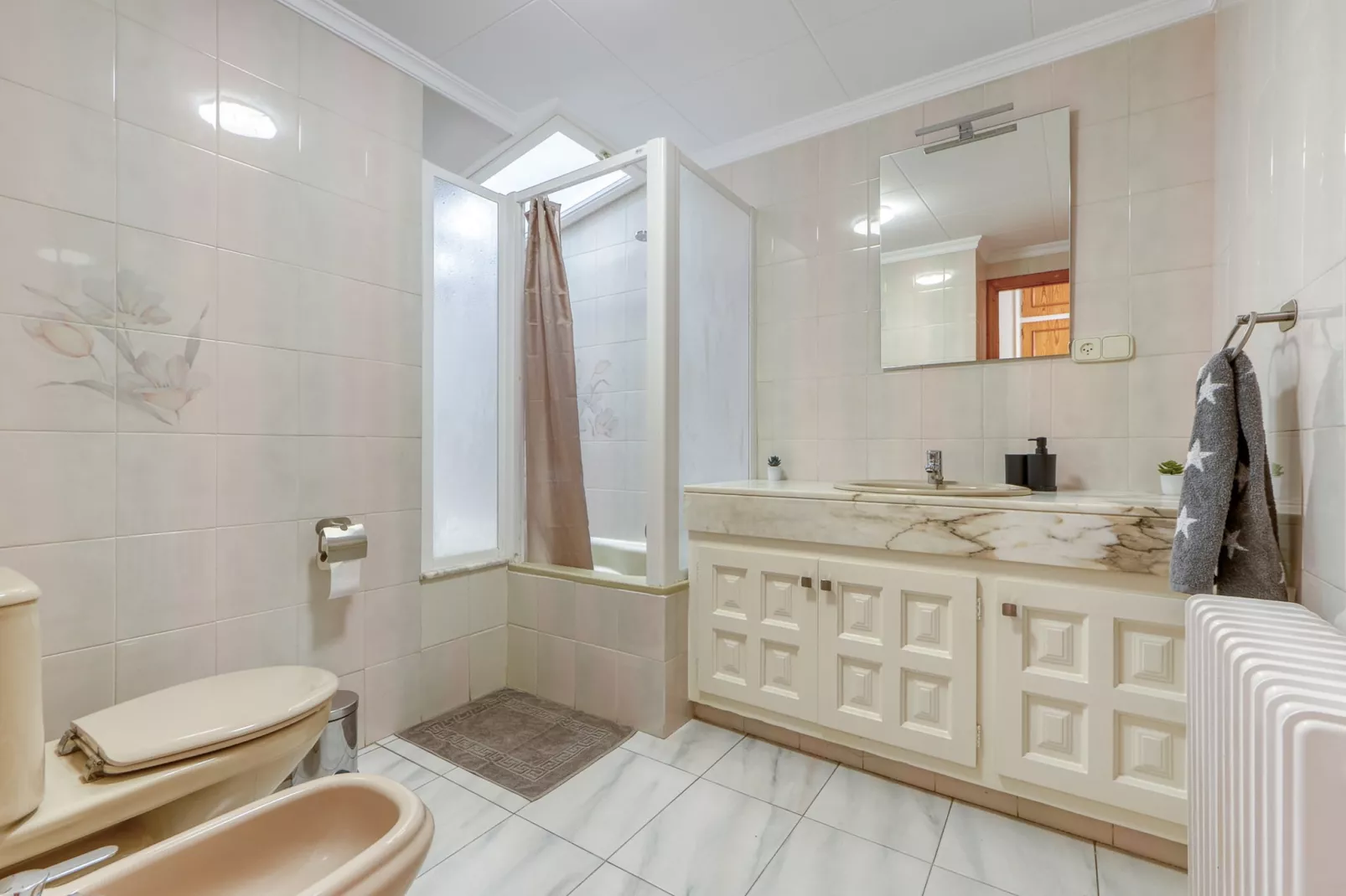 CASA COLOM Roses-Bathroom