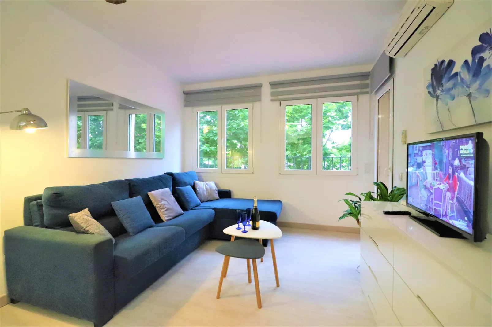 GRAN RESERVA  FLORES 19 12 Empuriabrava-Living room