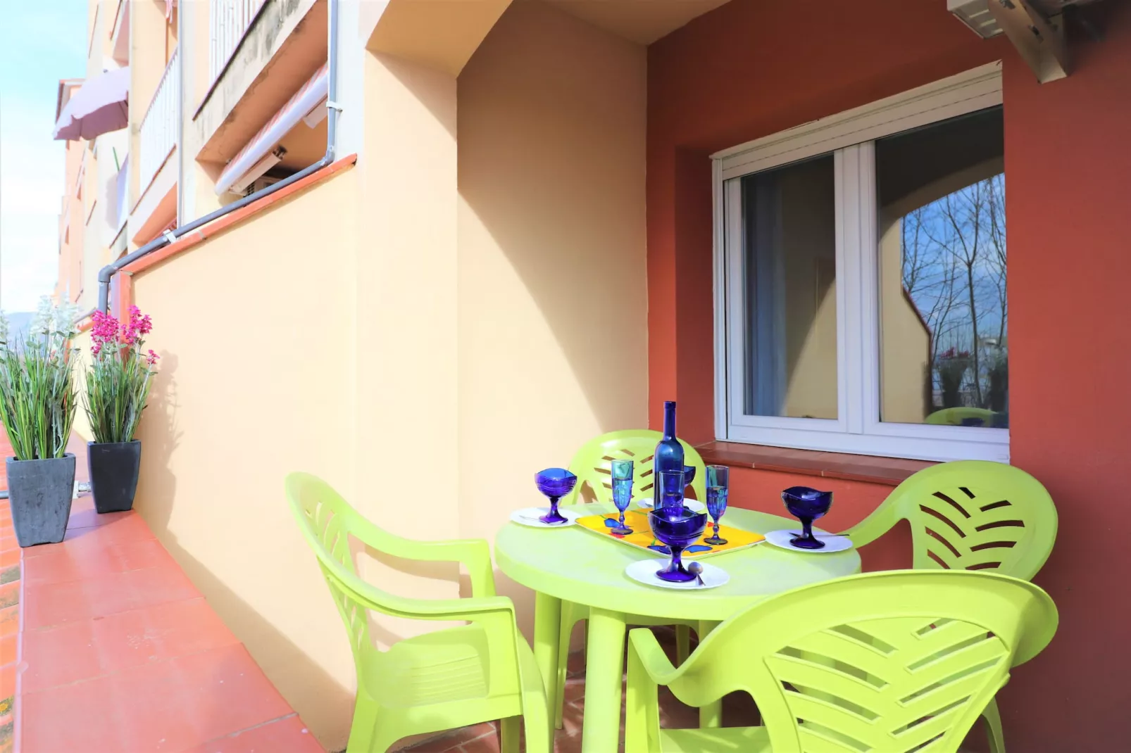 GRAN RESERVA  FLORES 19 12 Empuriabrava-Terrace balcony