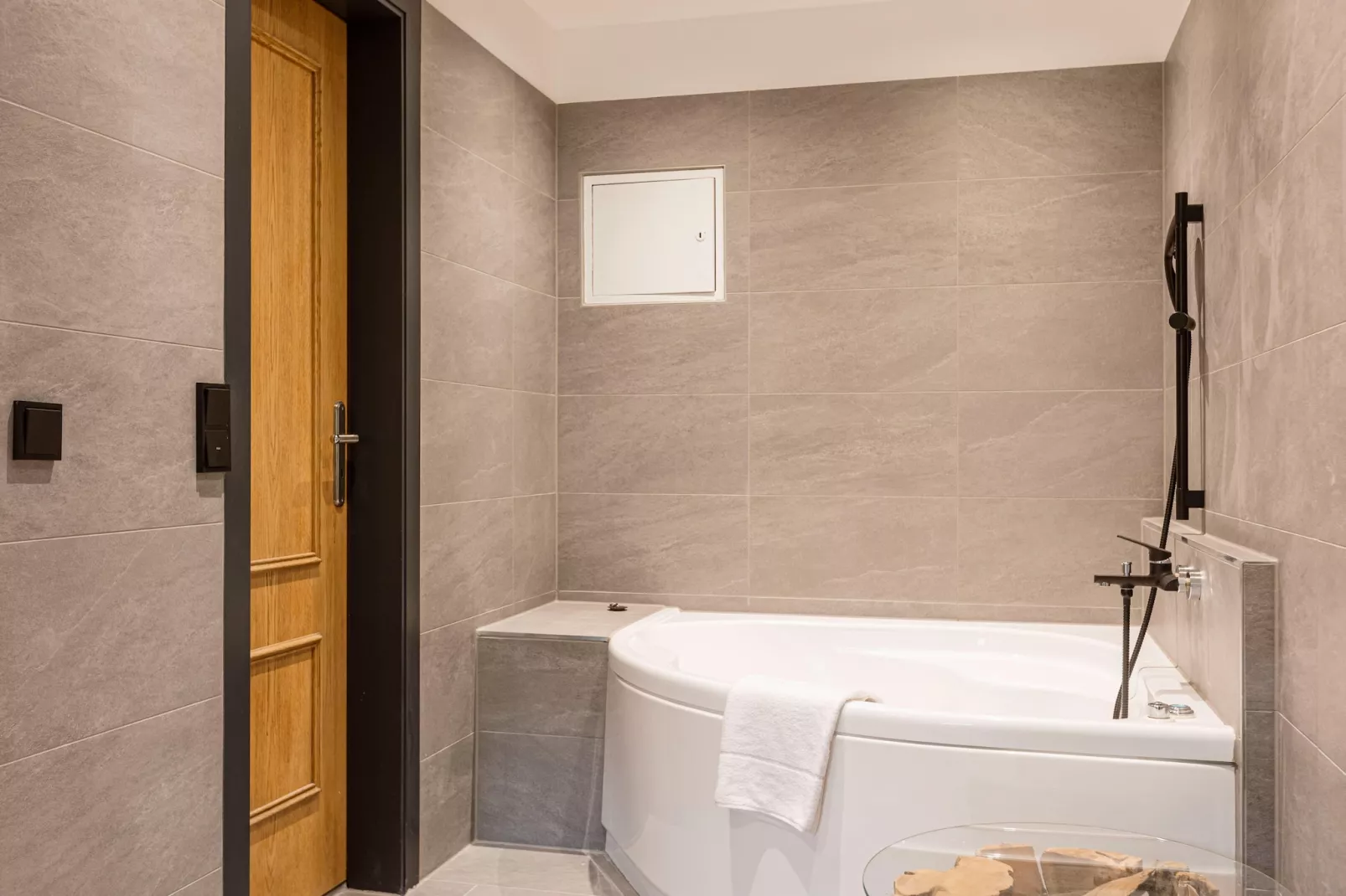 Saalbach Suite 7-Bathroom