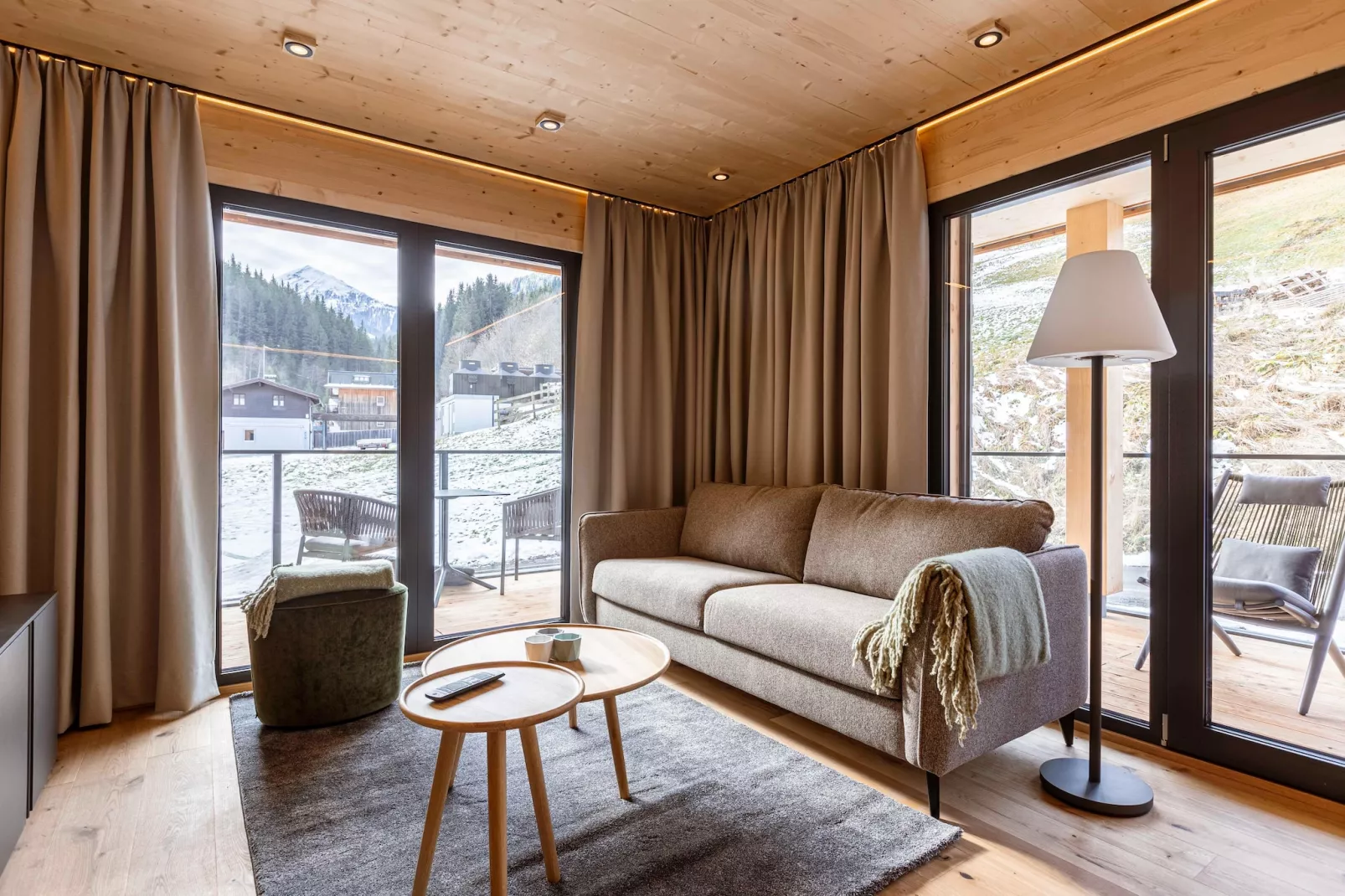 Saalbach Suite 8-Dining room