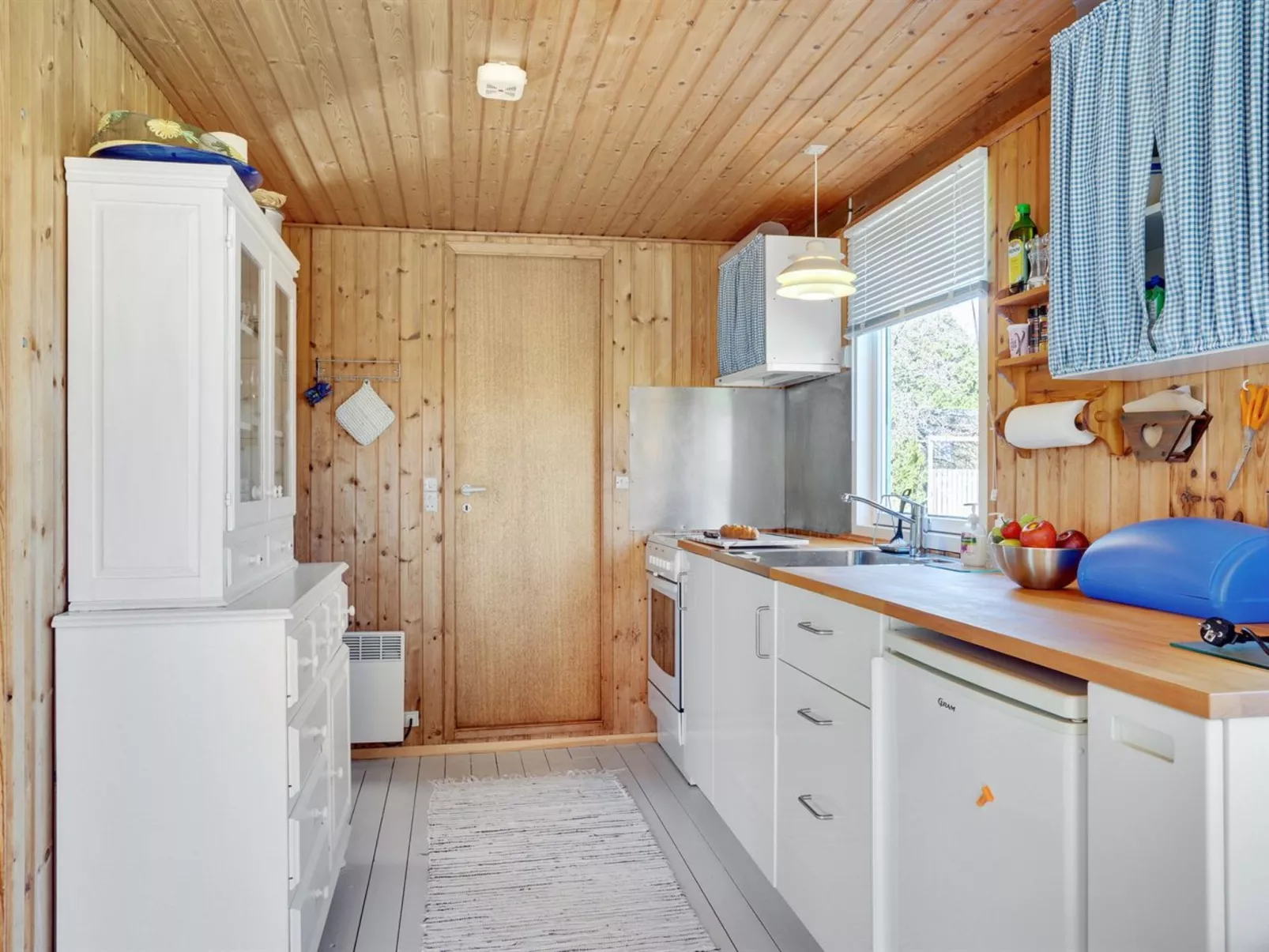 "Julla" - 1.5km from the sea-Inside
