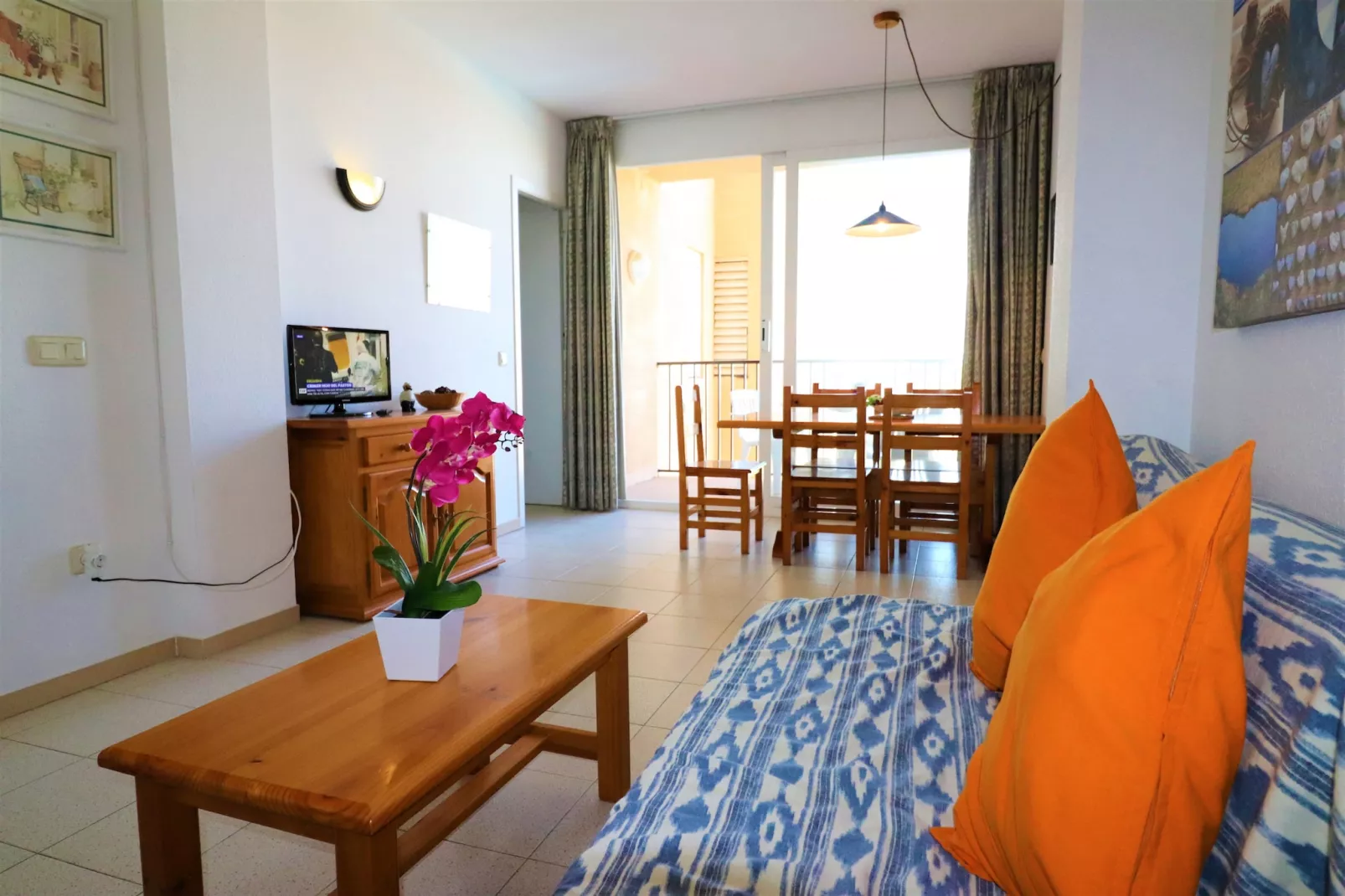 MEDITERRANEO  2 3 6 Roses-Living room