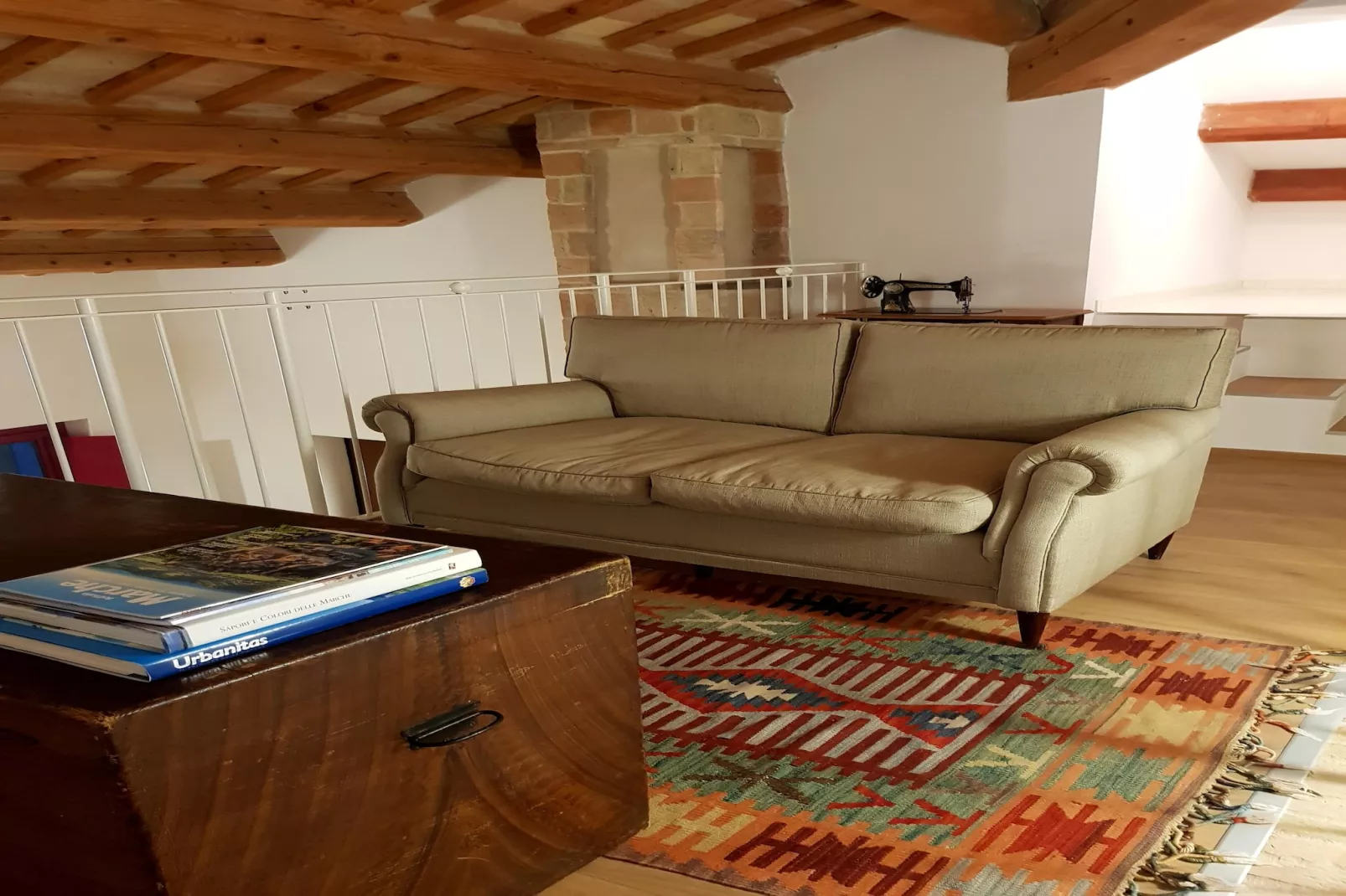 Salvia e Camelia-Living room
