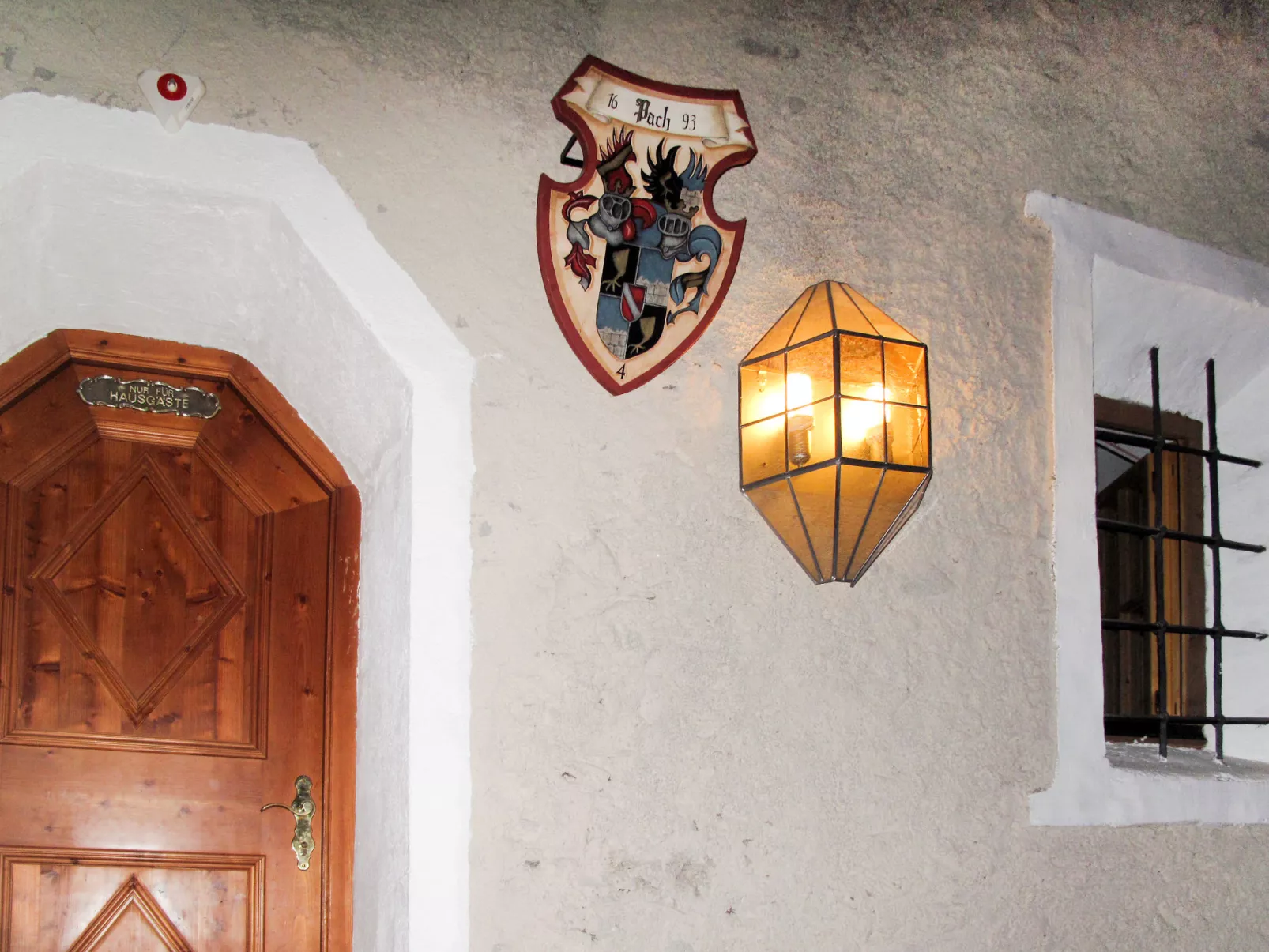 Burg Biedenegg mit Schlosscafé-Dedans