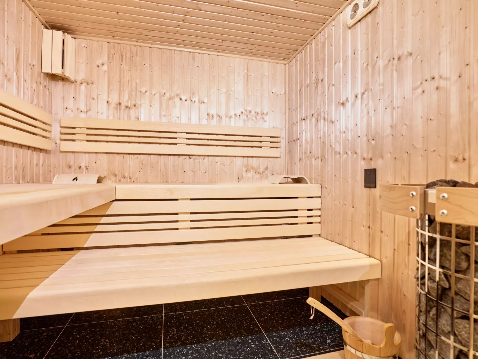 Meduňka-Inside
