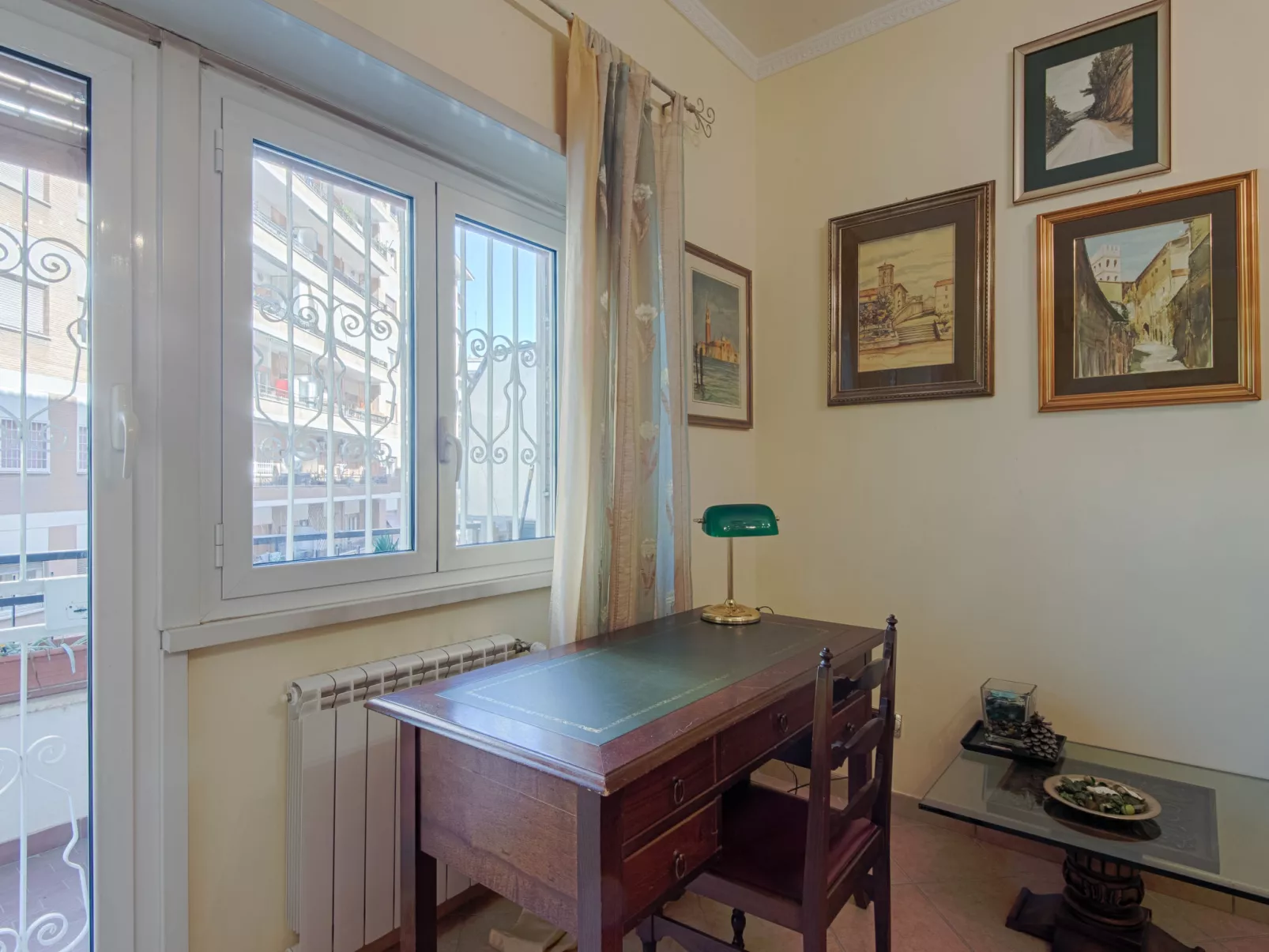 Vaticanum Hills-Inside