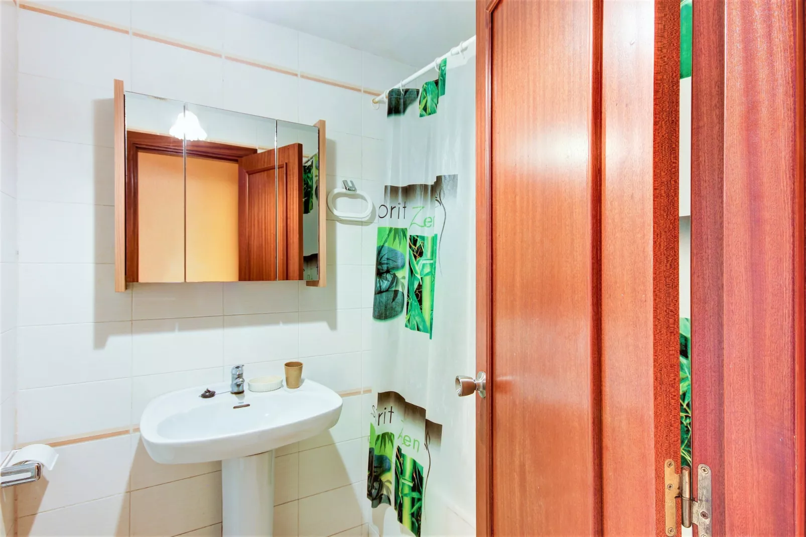 PUIG ROM 115 1 2  Roses-Bathroom