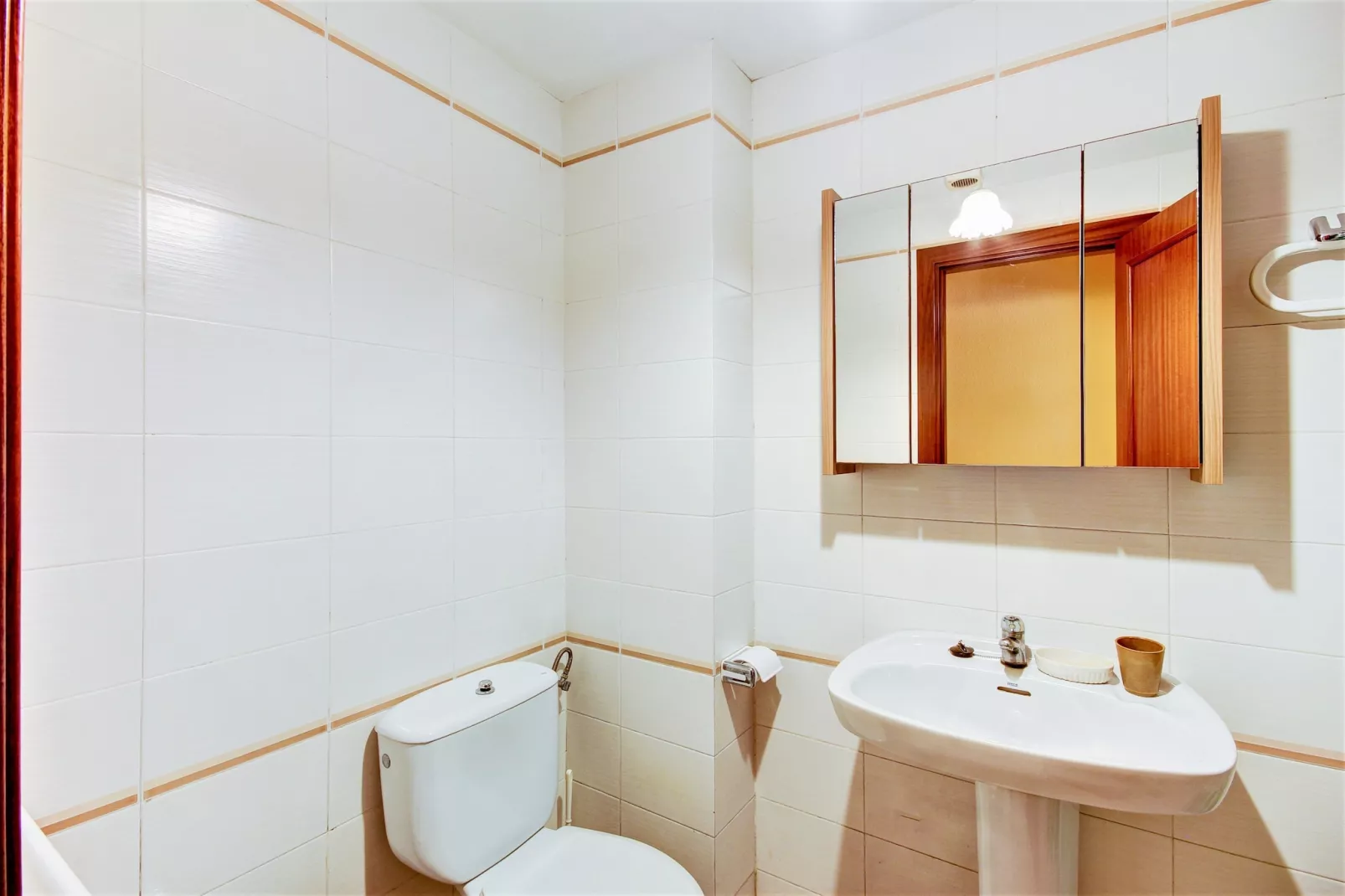 PUIG ROM 115 1 2  Roses-Bathroom