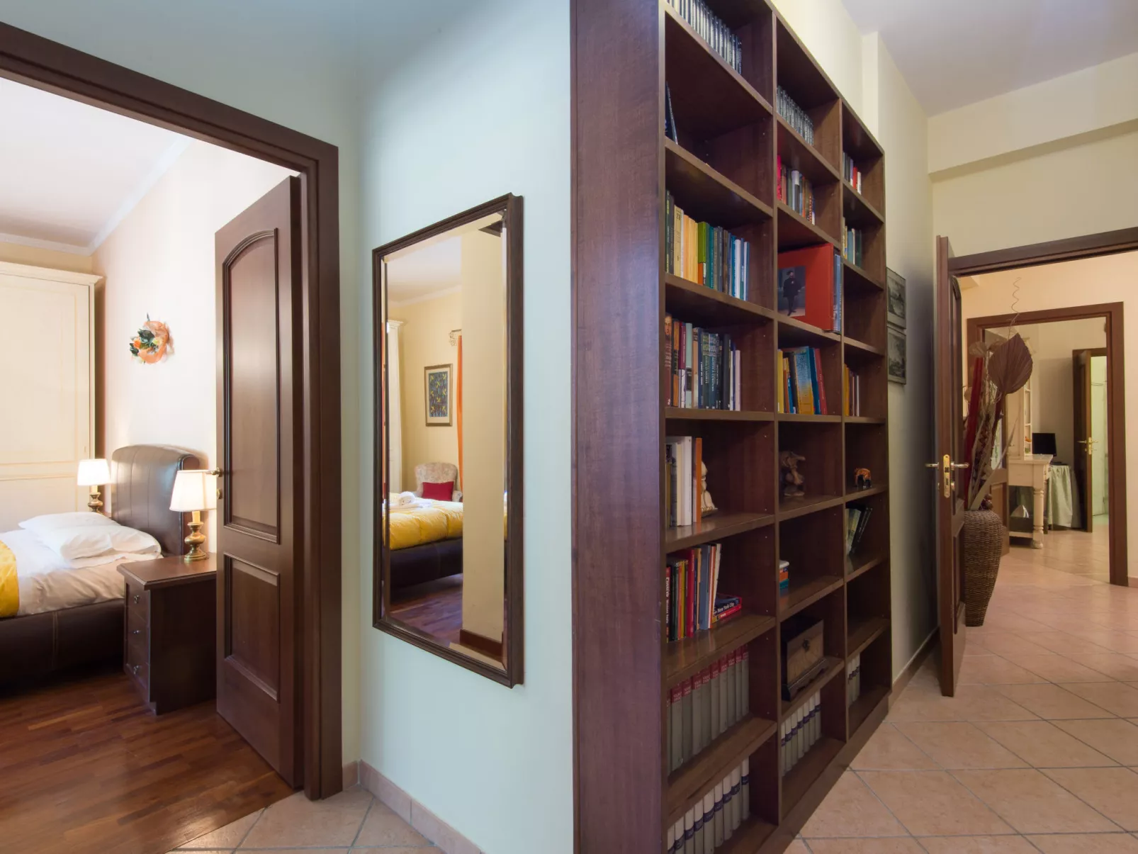 Vaticanum Hills-Inside